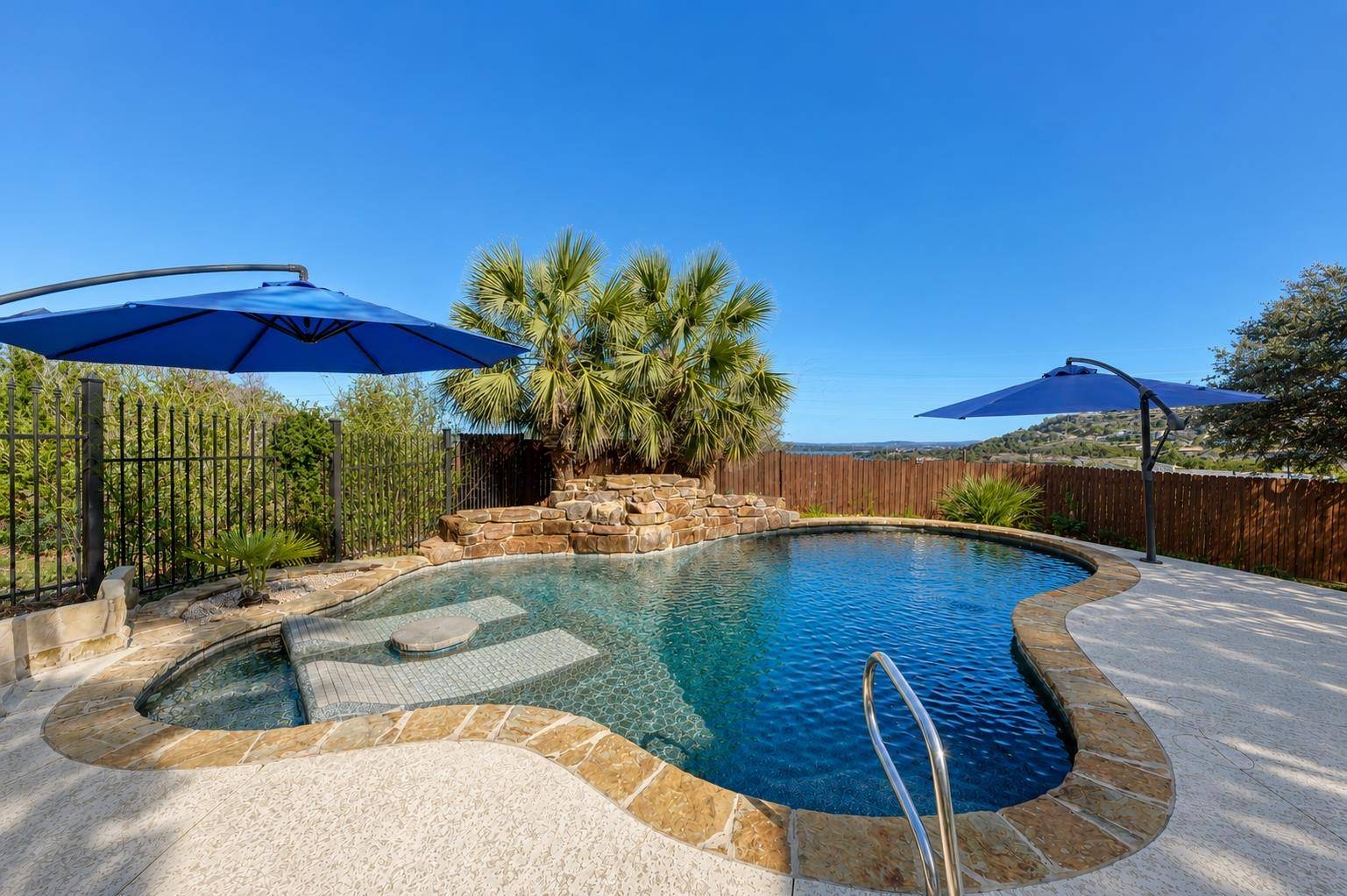 303 Left Ln, Horseshoe Bay, TX 78657