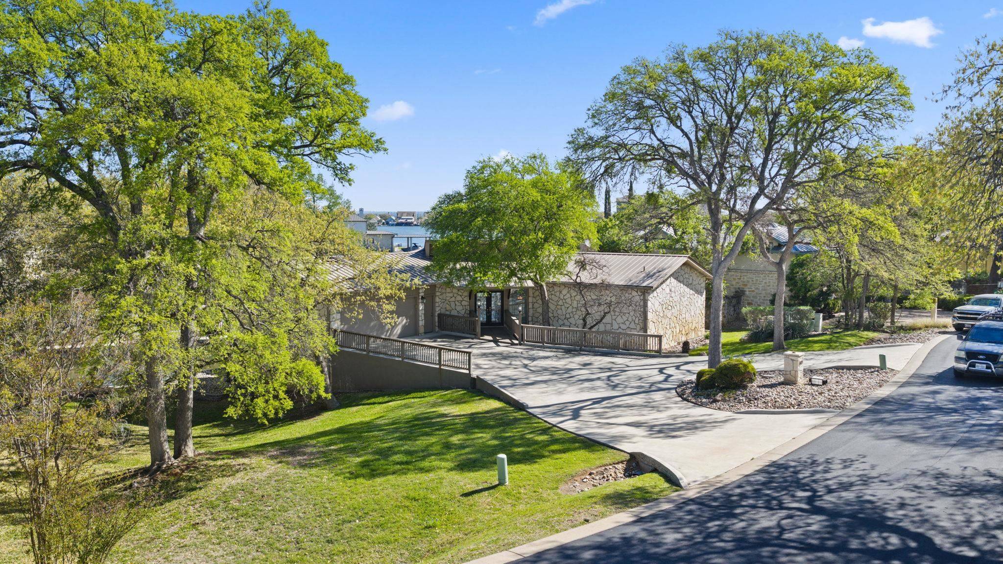 819 Broken Arrow, Horseshoe Bay, TX 78657