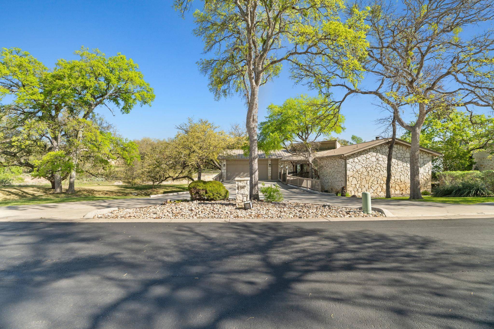 819 Broken Arrow, Horseshoe Bay, TX 78657