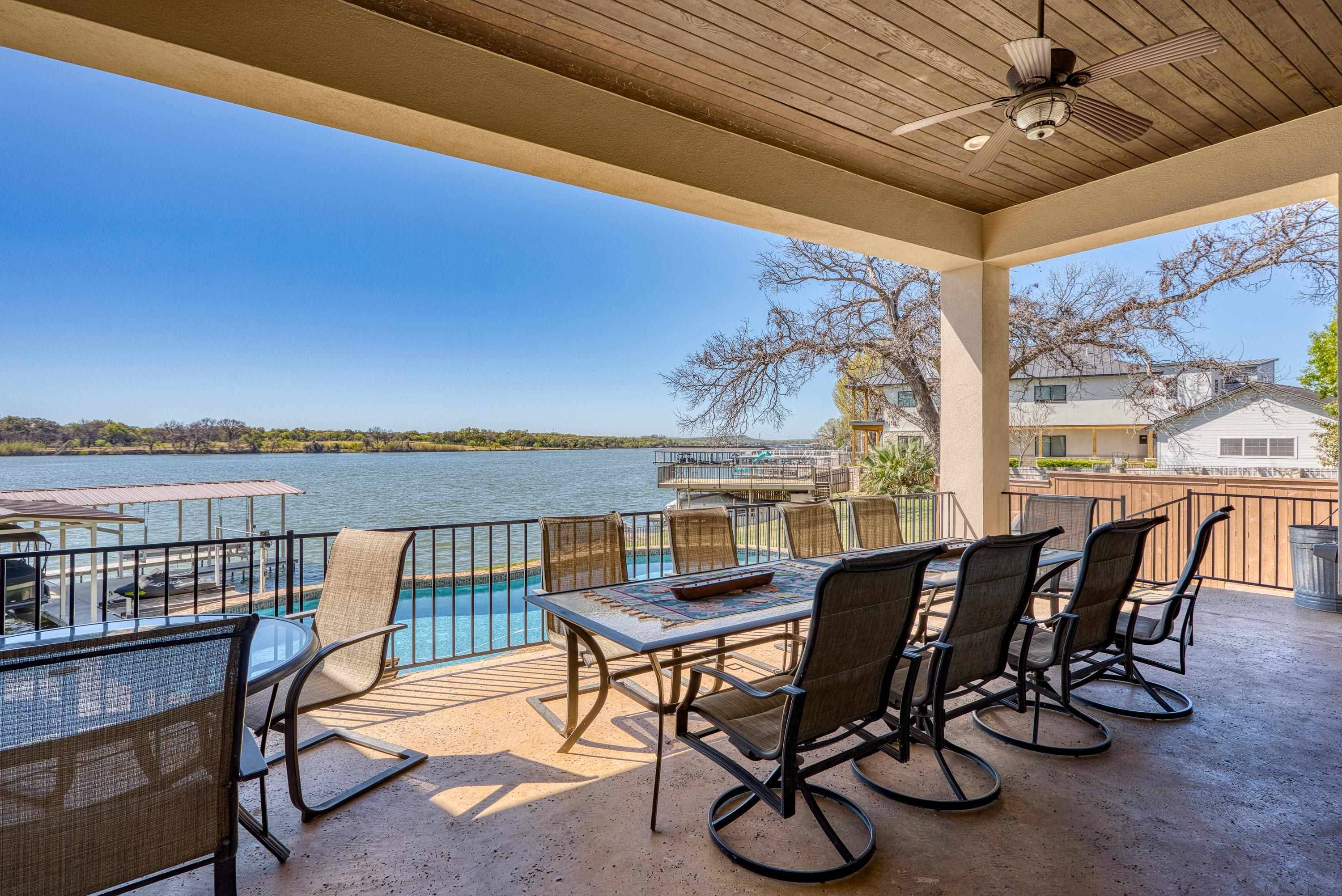 517 Reynolds ST, Kingsland, TX 78639