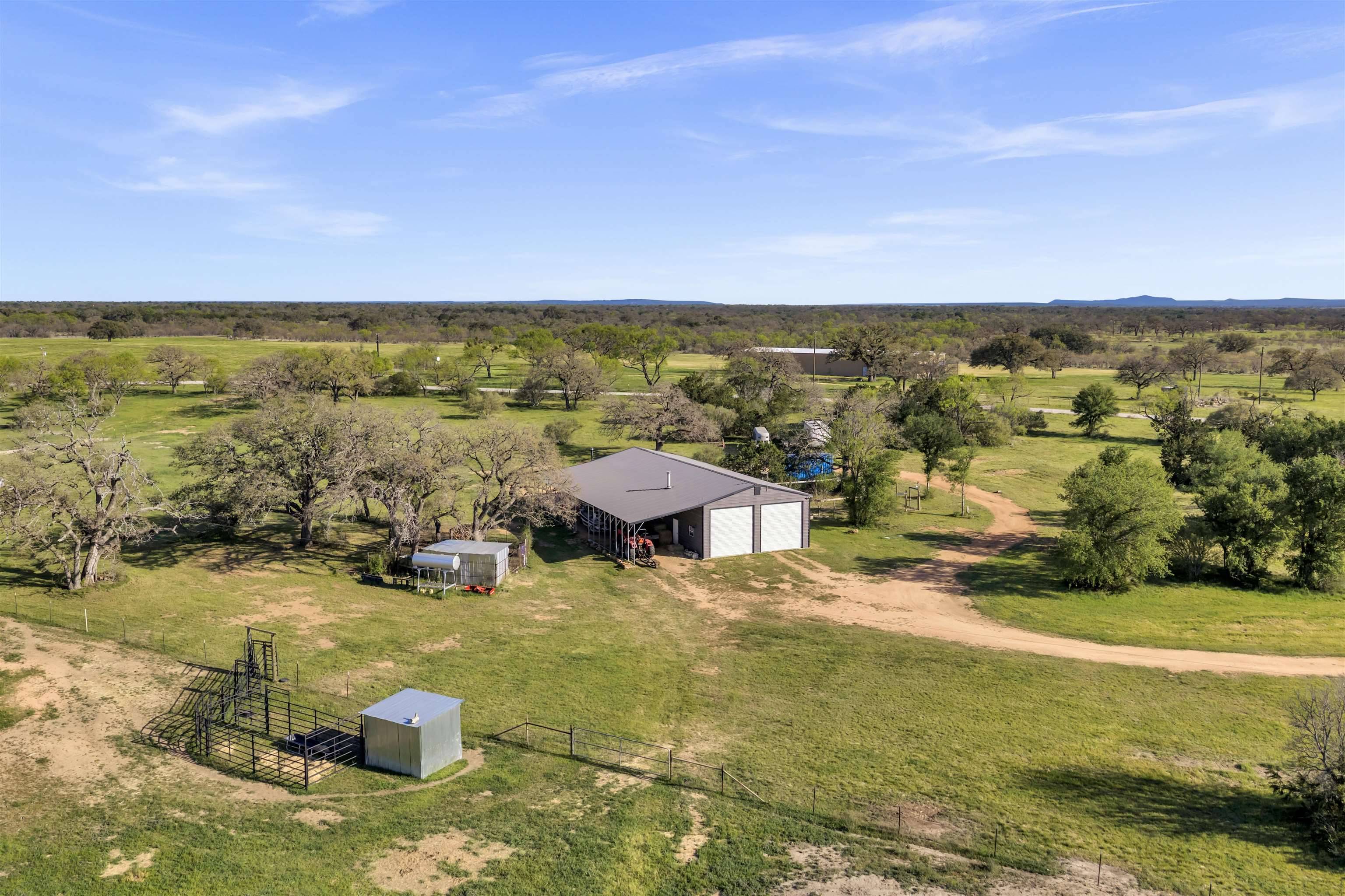 6475 CR 216, Llano, TX 78643