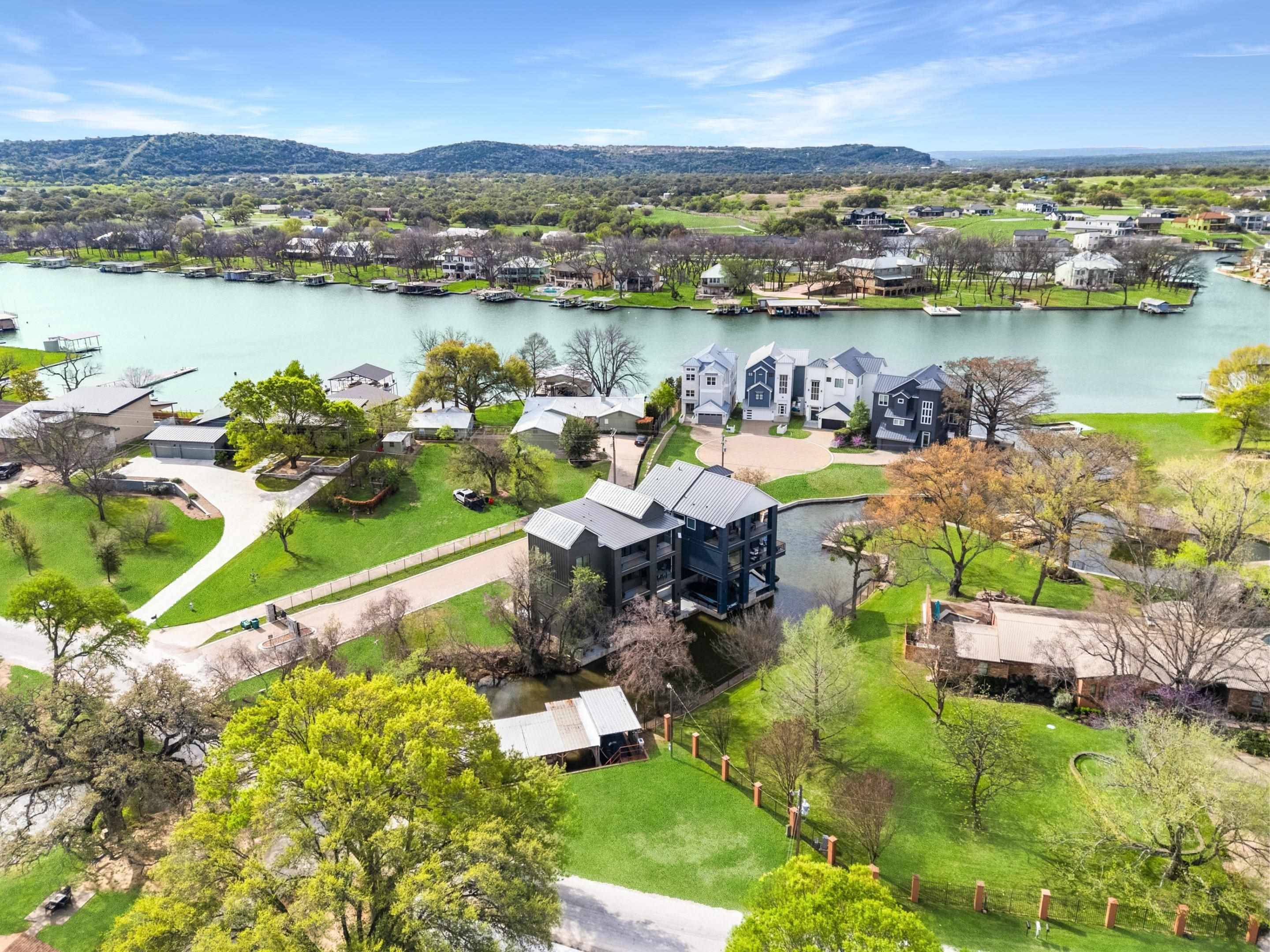 102 Cypress Shore LN, Kingsland, TX 78639