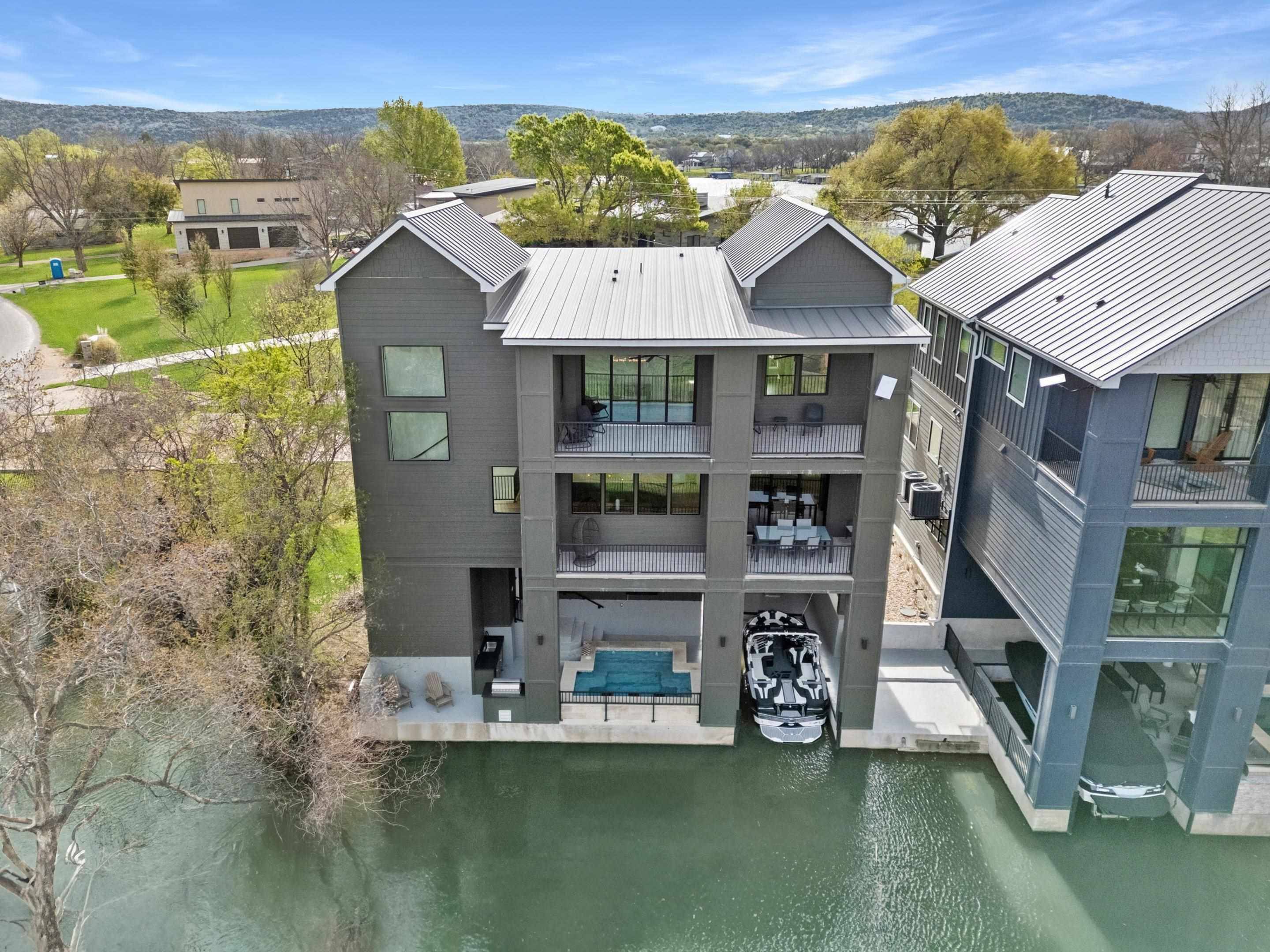 102 Cypress Shore LN, Kingsland, TX 78639