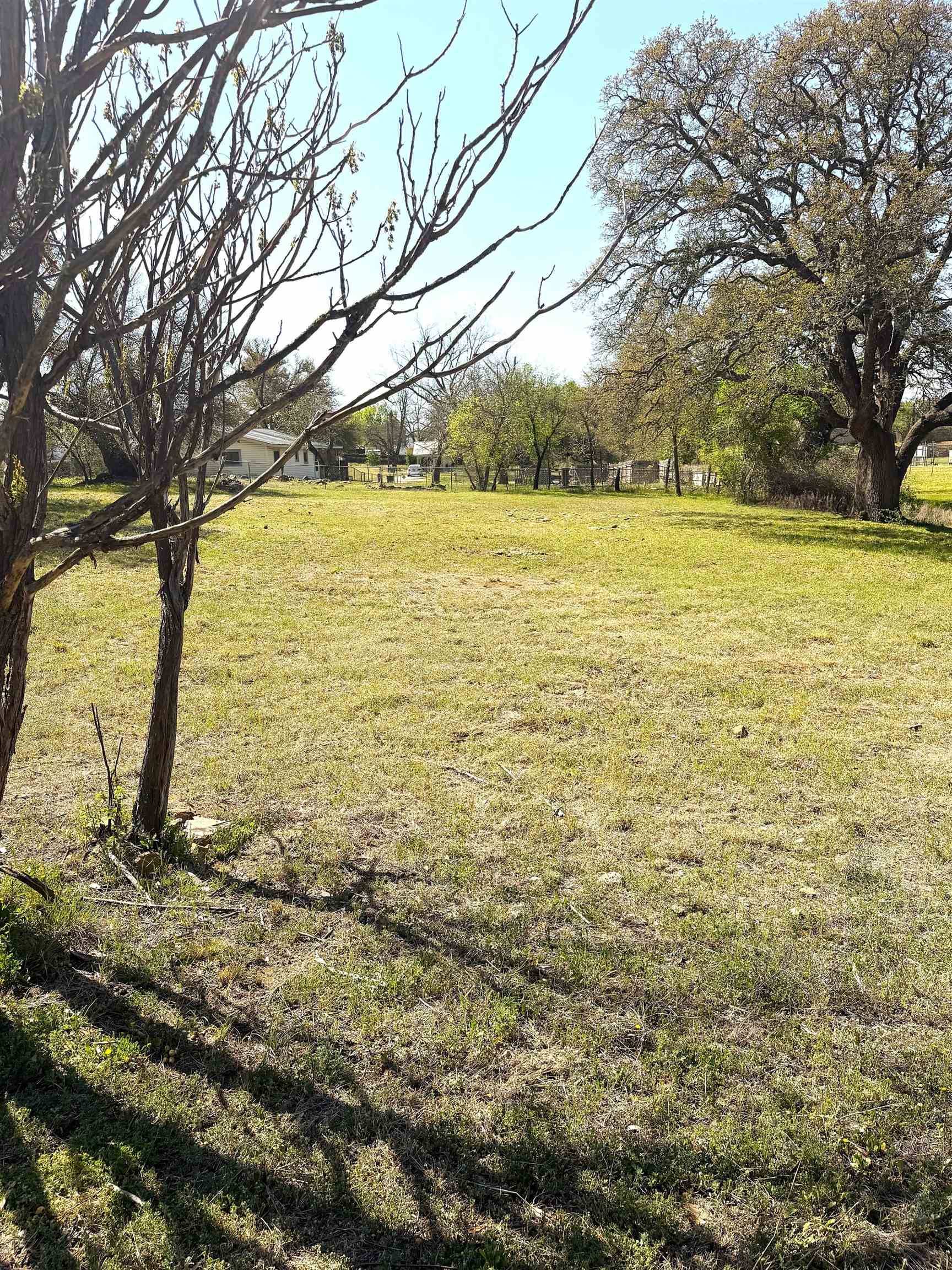 00 E Navarro ST, Llano, TX 78643