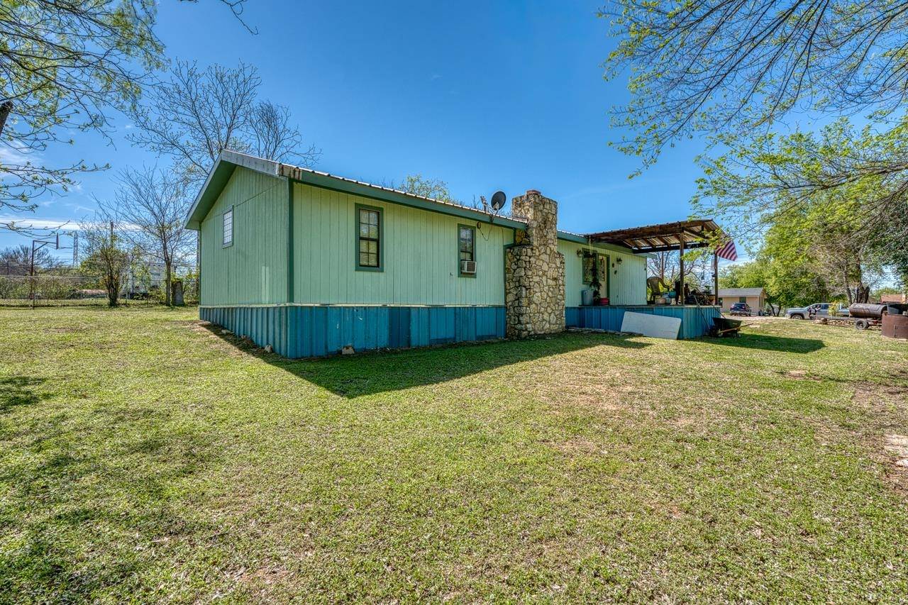 305 S N AVE, Marble Falls, TX 78654-6115