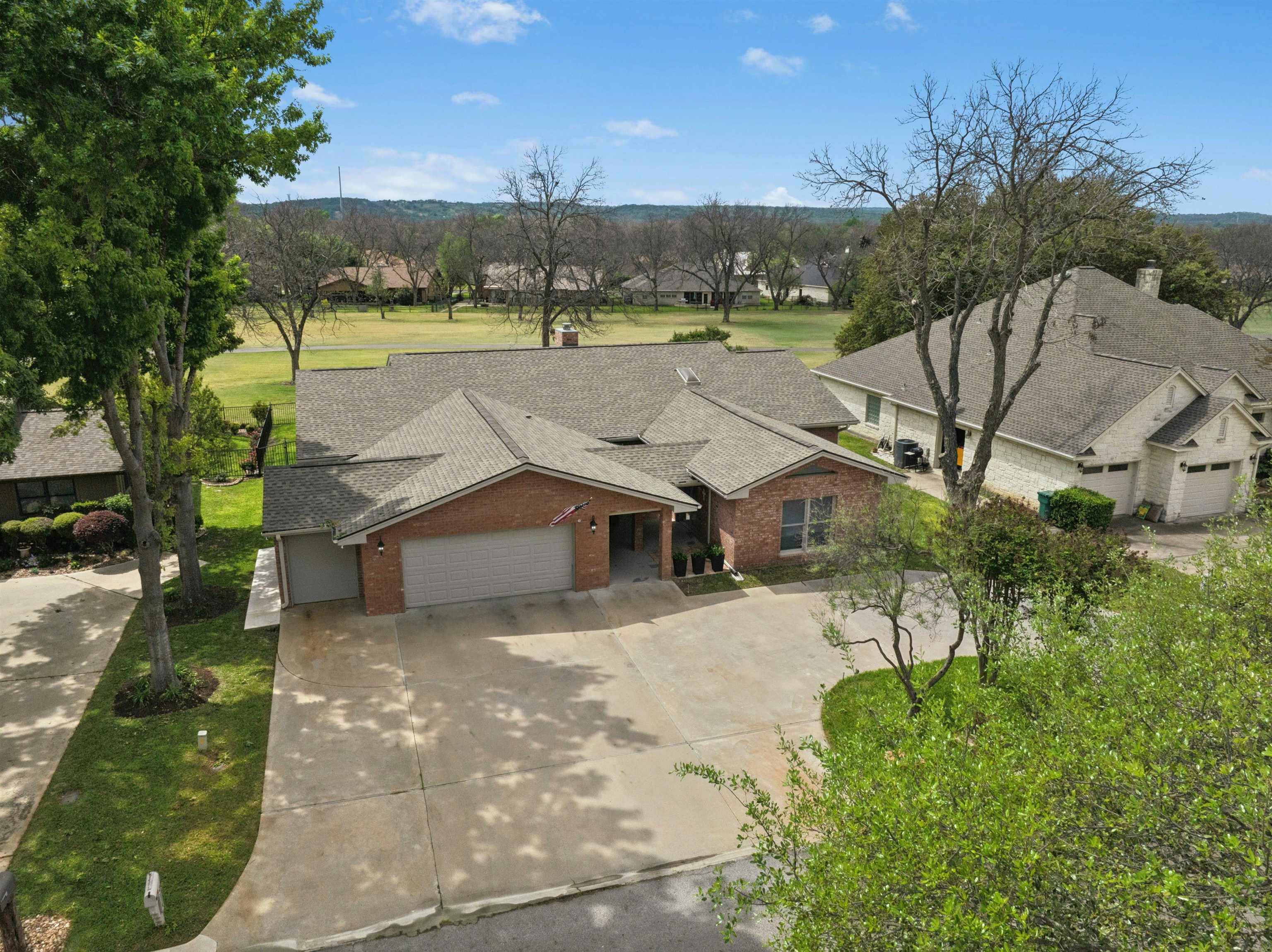 407 Olympia Fields, Meadowlakes, TX 78654