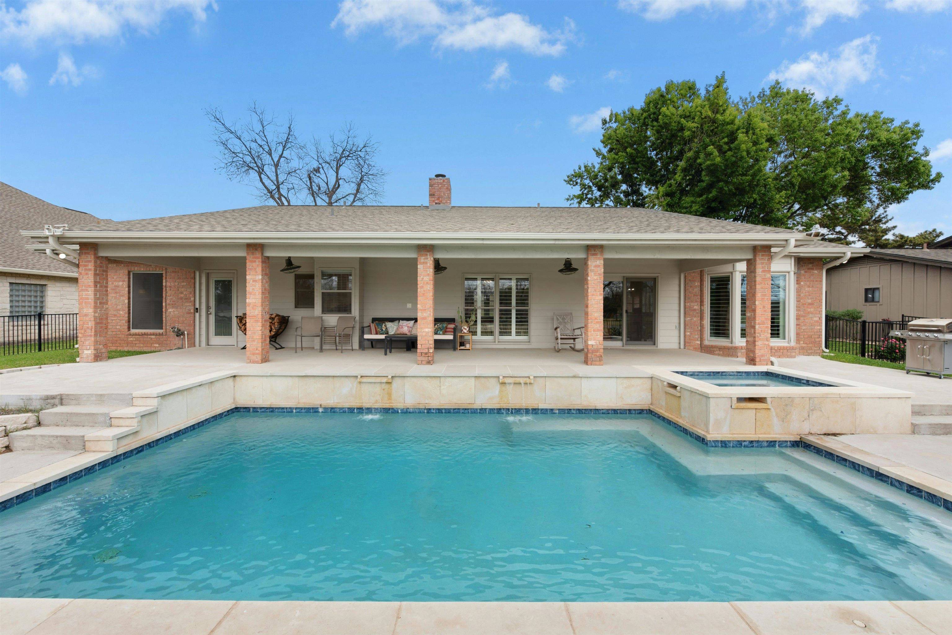 407 Olympia Fields, Meadowlakes, TX 78654