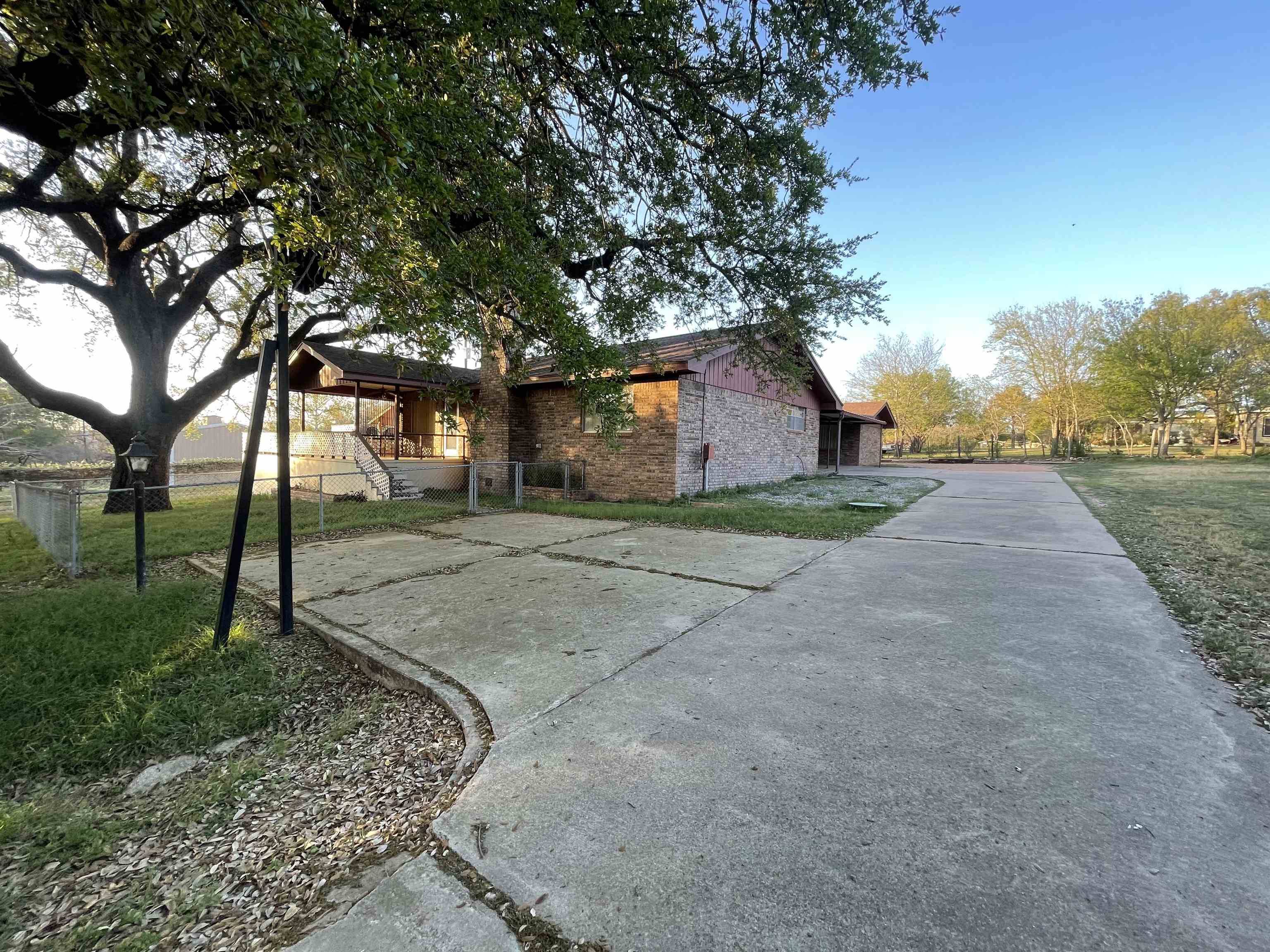 4317 River Oaks DR, Kingsland, TX 78639