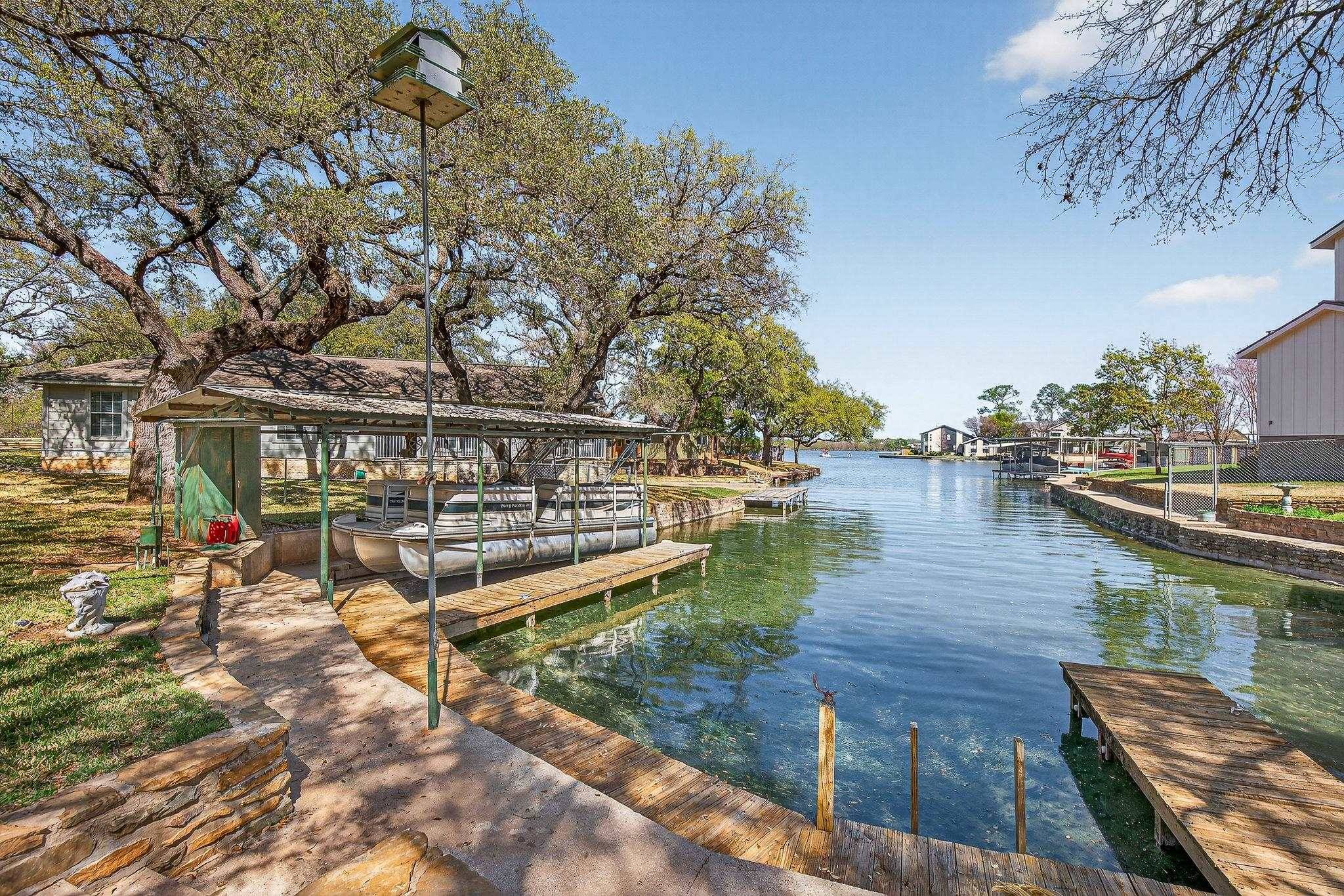 102 Cove Ln, Sunrise Beach, TX 78643