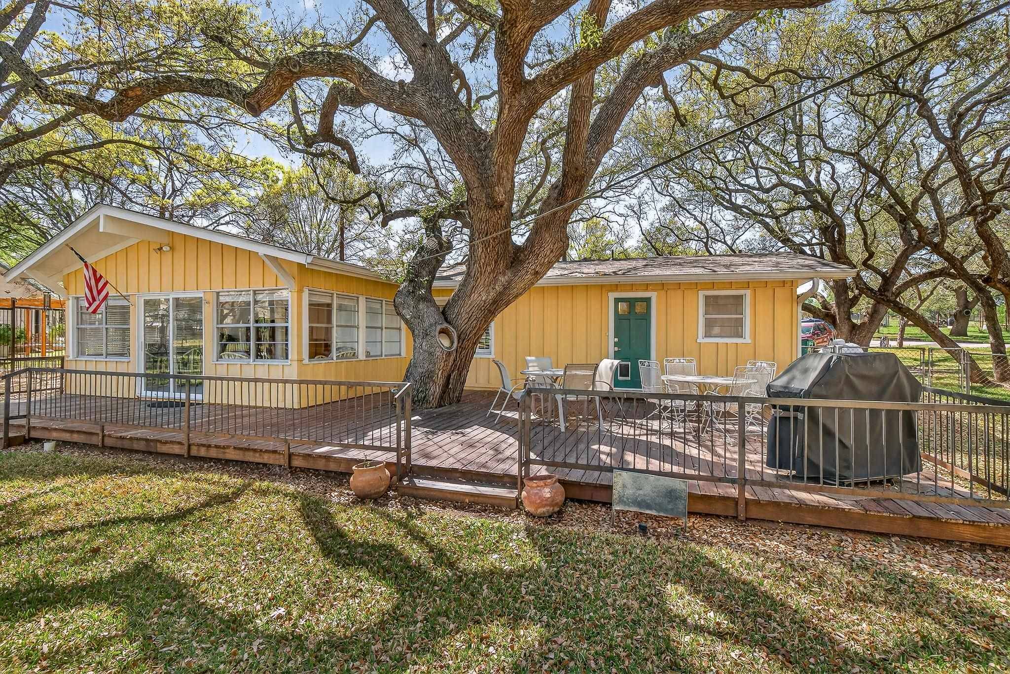 102 Cove Ln, Sunrise Beach, TX 78643