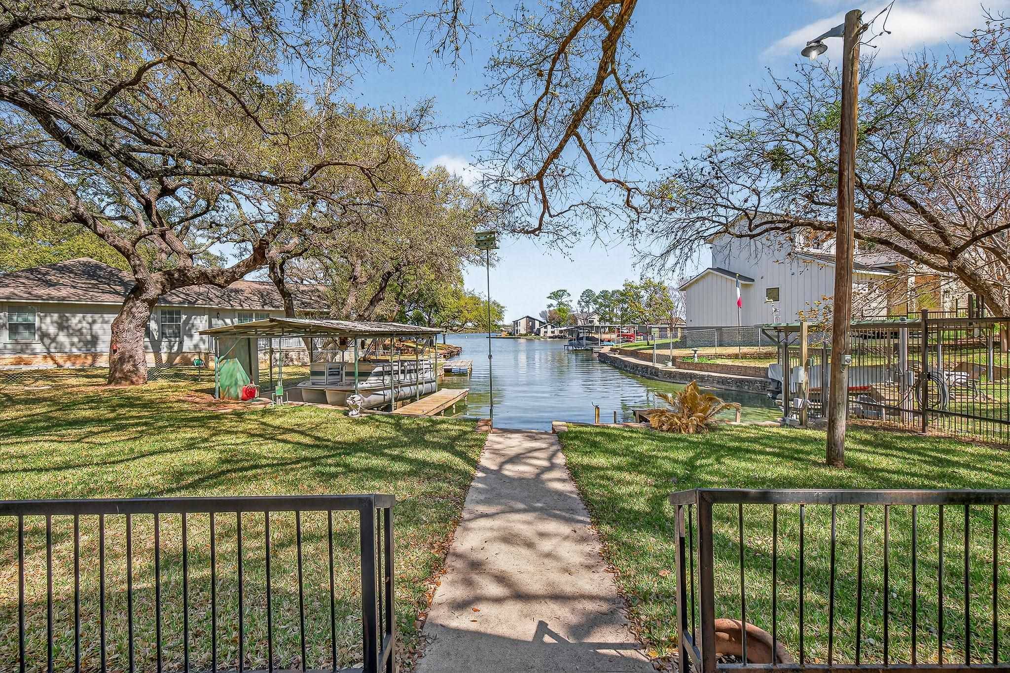 102 Cove Ln, Sunrise Beach, TX 78643