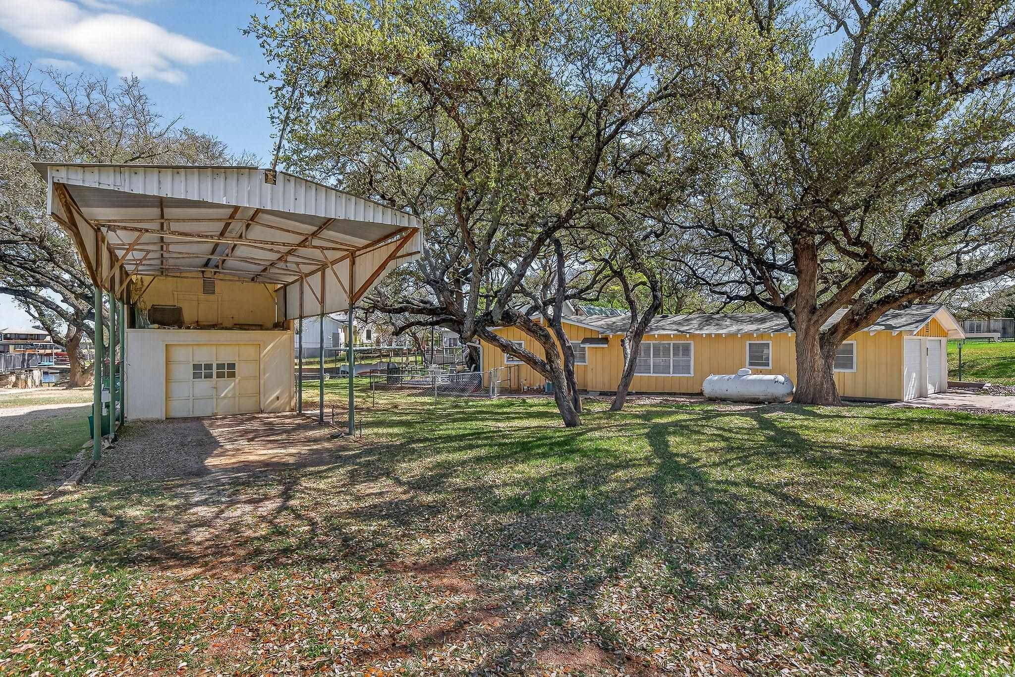 102 Cove Ln, Sunrise Beach, TX 78643