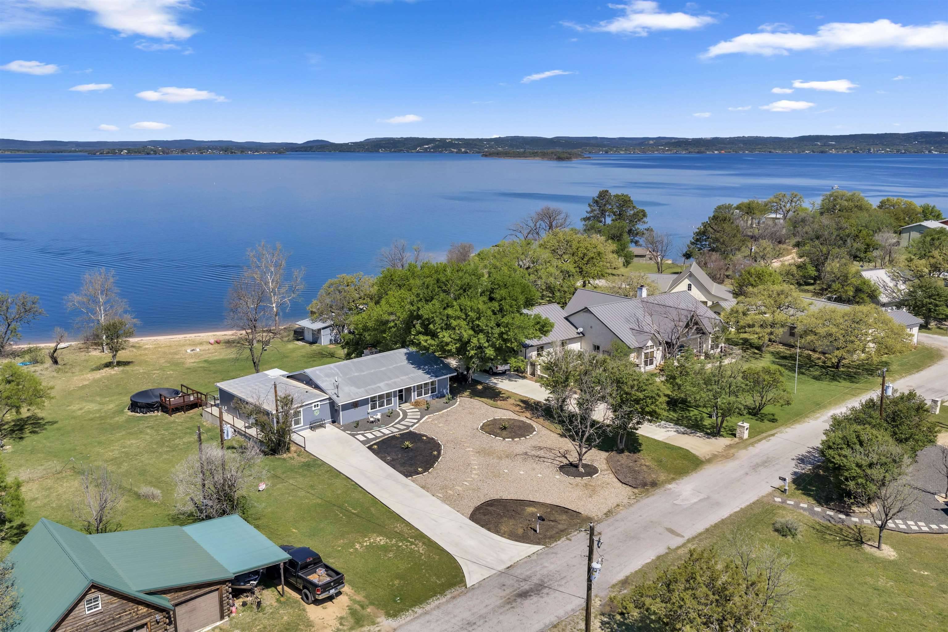 515 E Island DR, Bluffton, TX 78607