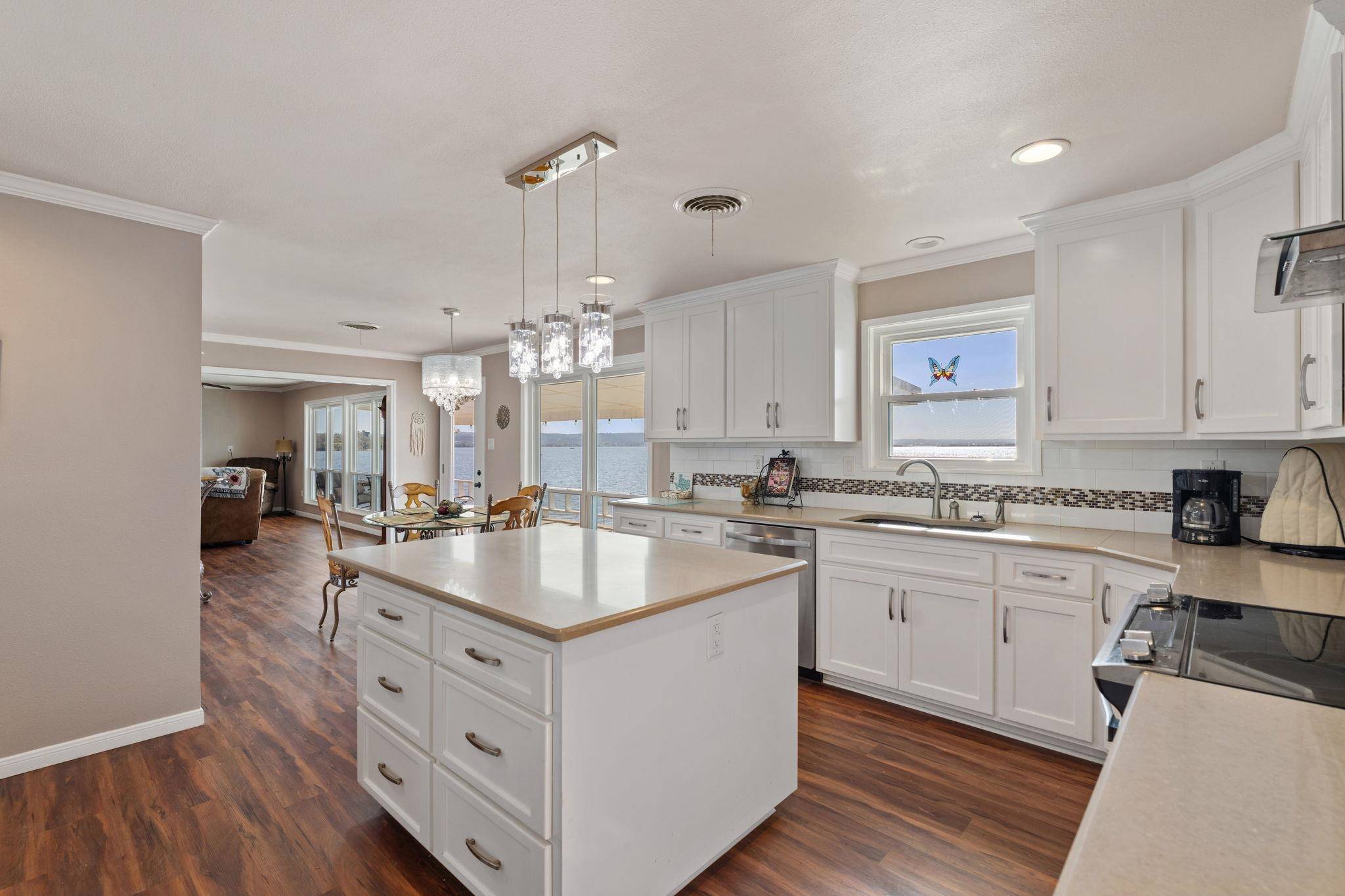 960 Lakeview Dr., Tow, TX 78672