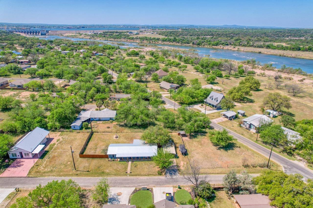 874 Pine LN, Cottonwood Shores, TX 78657