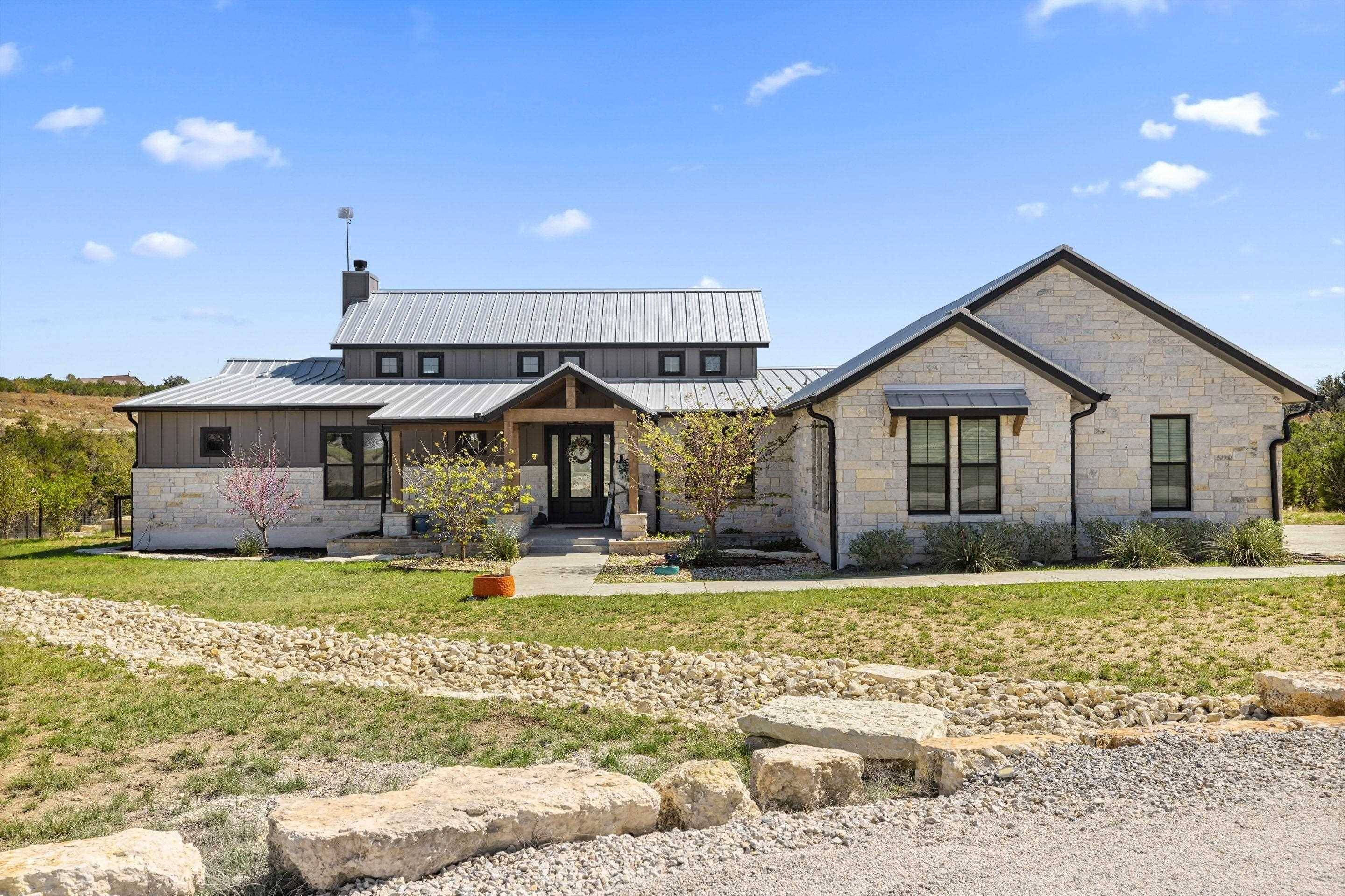 2105 Legacy Hills DR, Johnson City, TX 78636