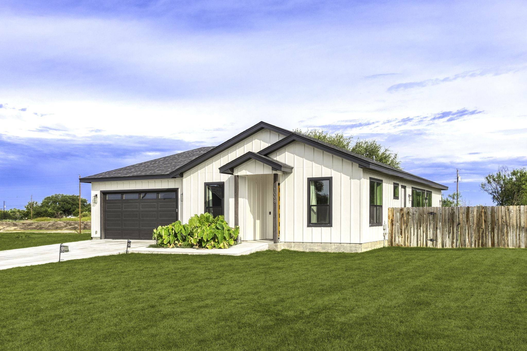 1008 NAUMANN DR DR, Granite Shoals, TX 78654-1424