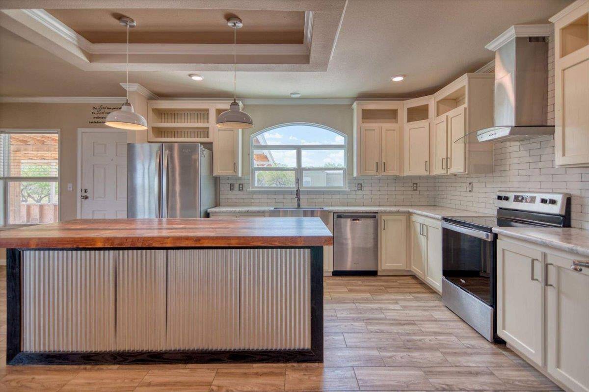 241 E Flag Creek Ranch RD, Llano, TX 78643
