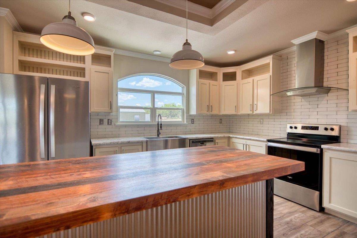 241 E Flag Creek Ranch RD, Llano, TX 78643