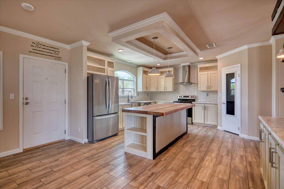 241 E Flag Creek Ranch RD, Llano, TX 78643