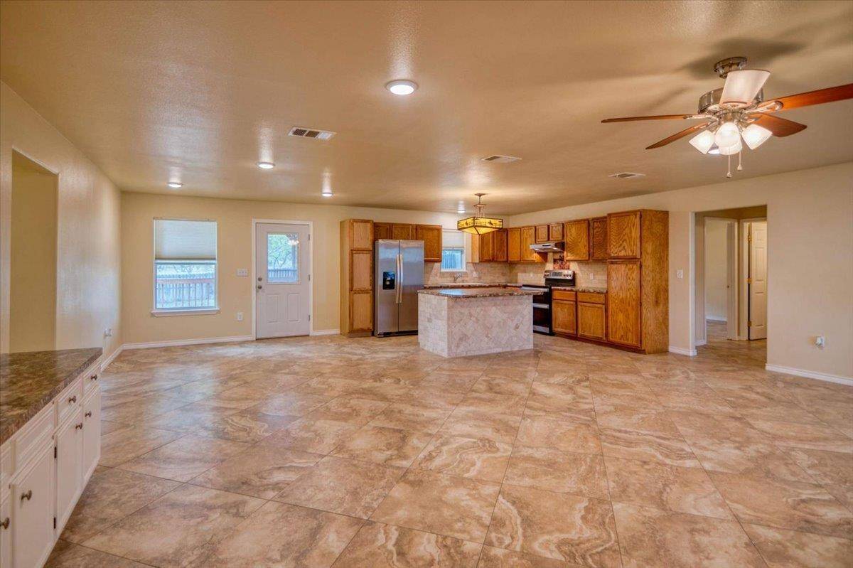 243 E Flag Creek Ranch RD, Llano, TX 78643