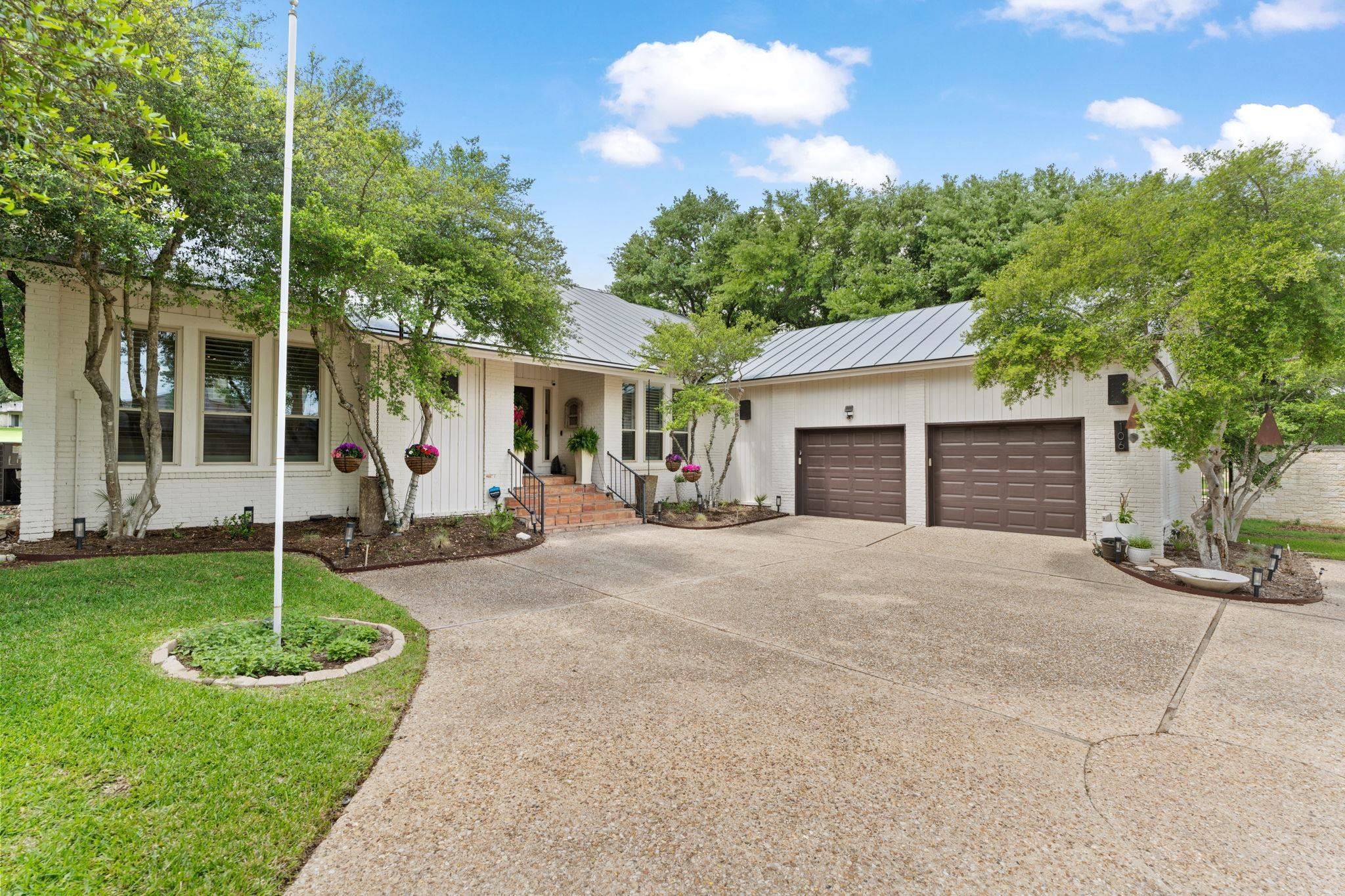 106 Southern Spur, Horseshoe Bay, TX 78657