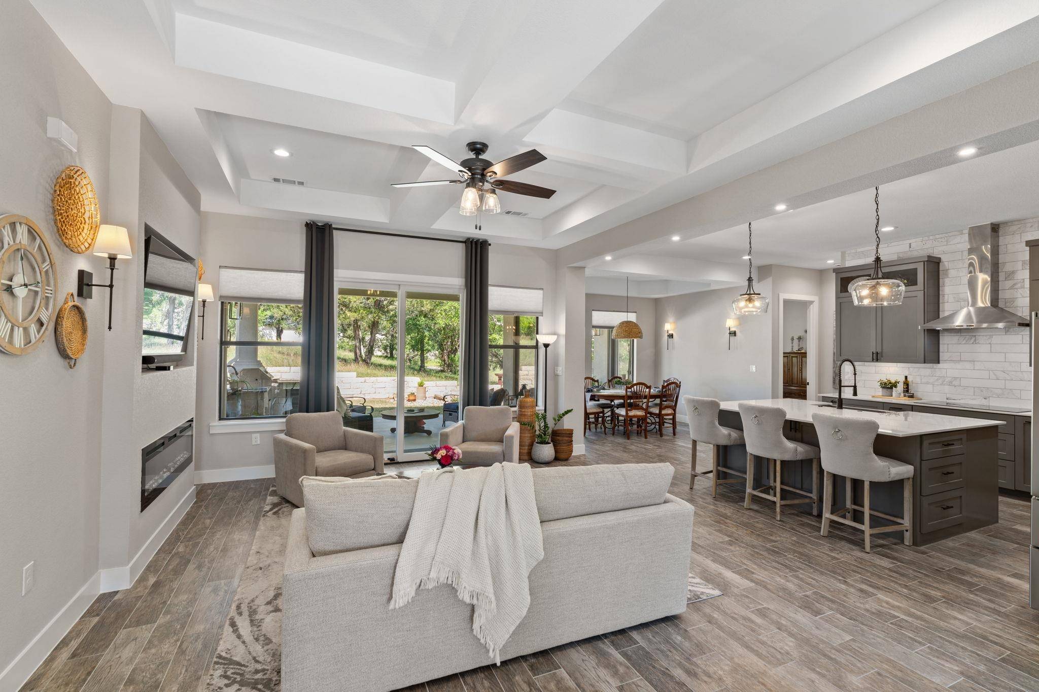 1122 Fault Line DR, Horseshoe Bay, TX 78657-6317