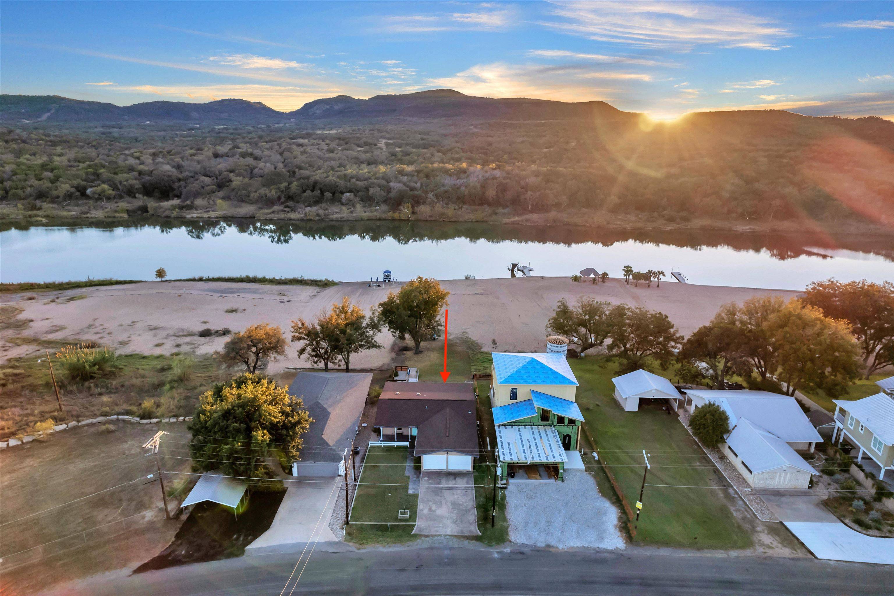 4540 River Oaks, Kingsland, TX 78639