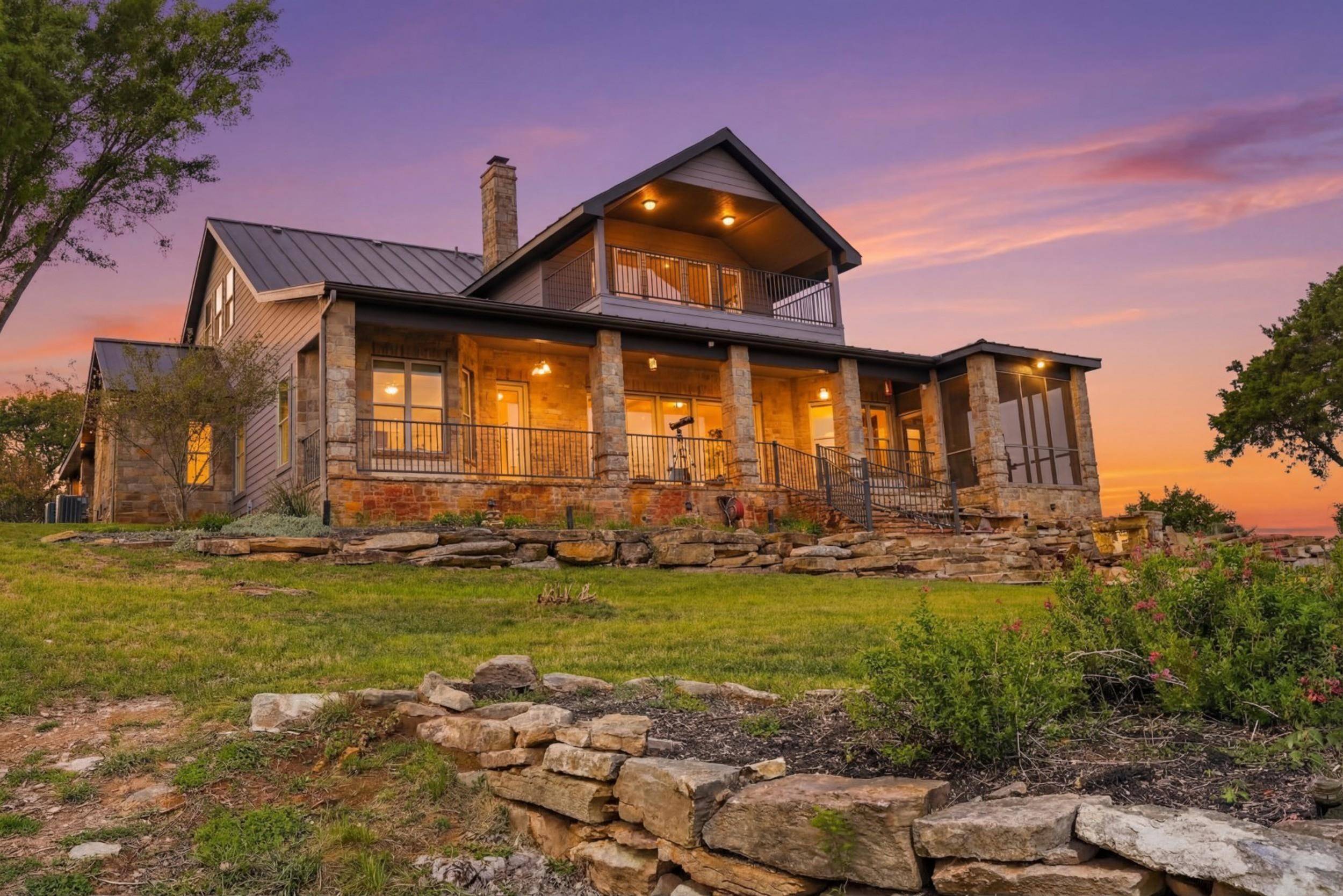 1071 Escalar DR, Buchanan Dam, TX 78611
