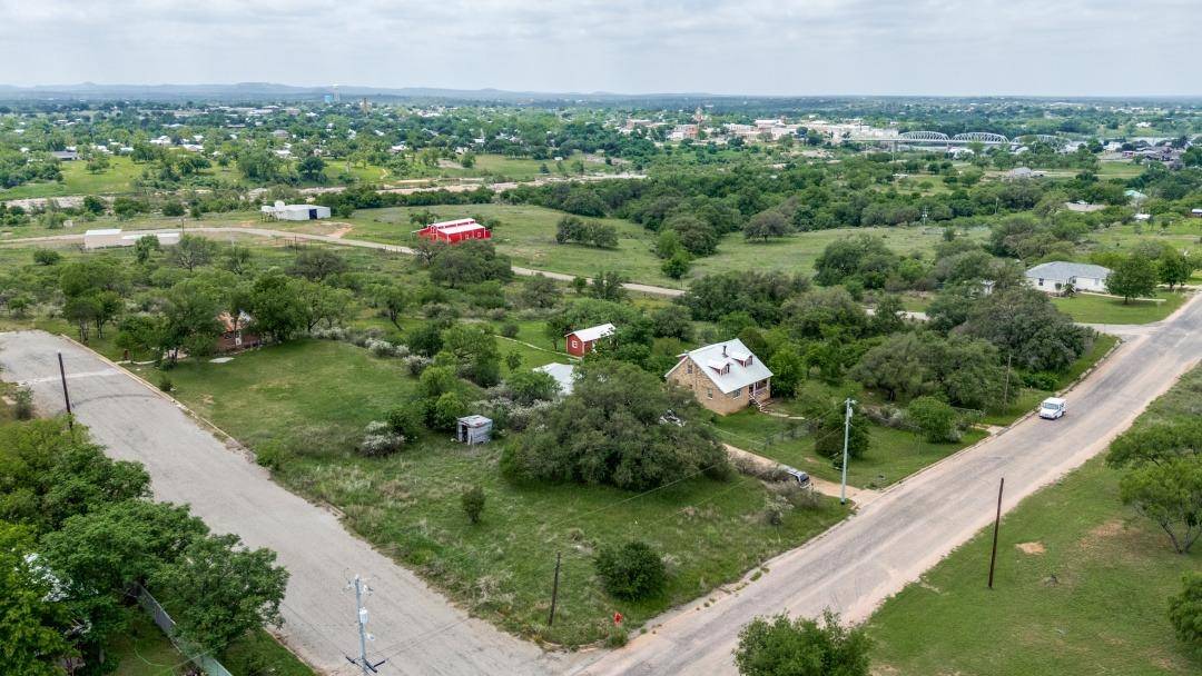 501 Vernon AVE, Llano, TX 78643