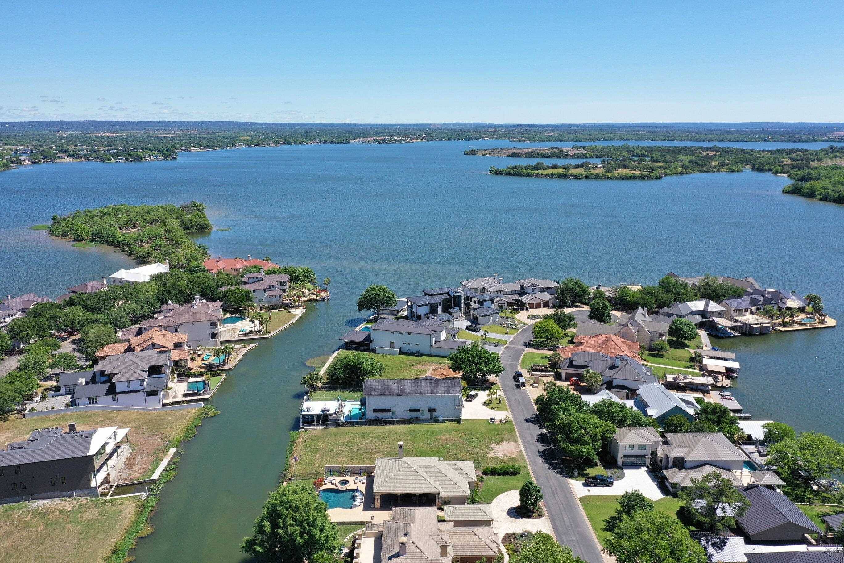 W29034 Wennmohs Place, Horseshoe Bay, TX 78657