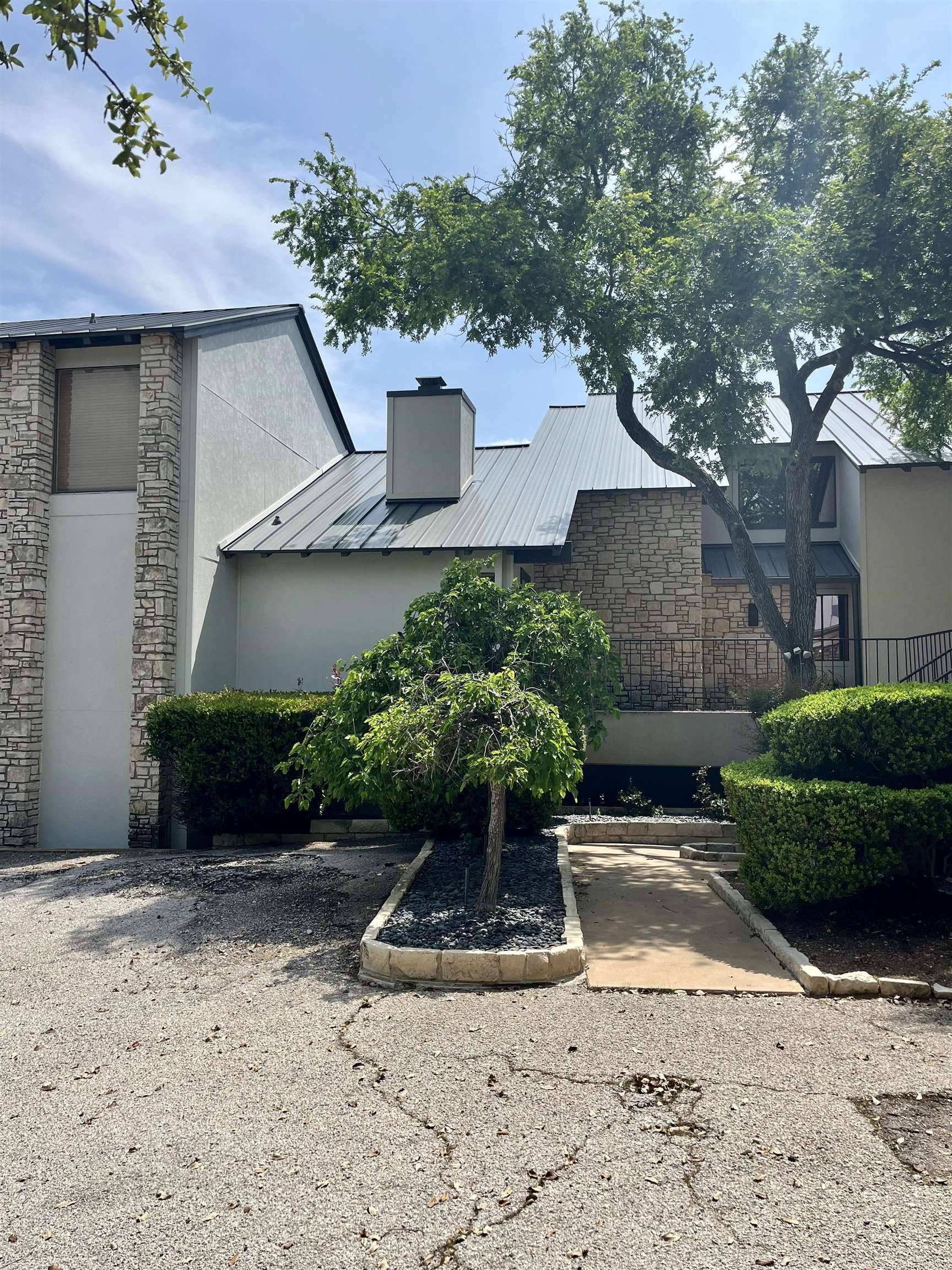 103 Island Dr, Horseshoe Bay, TX 78657