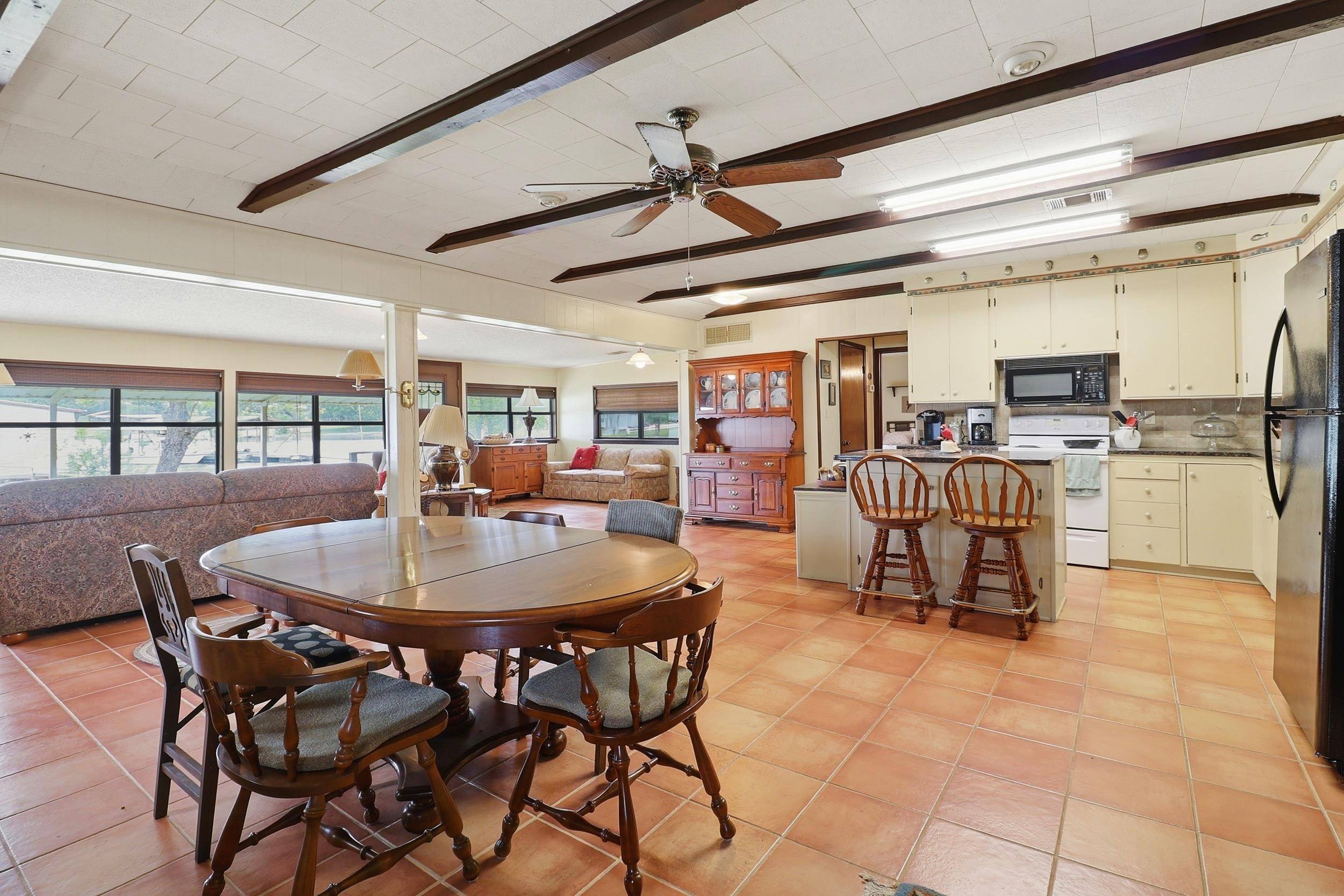 1412 Parkway, Tow, TX 78672