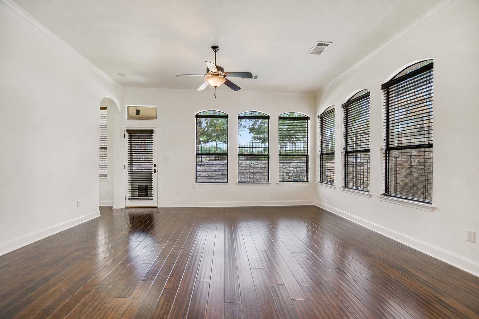 207 Enclave Cir., Horseshoe Bay, TX 78657