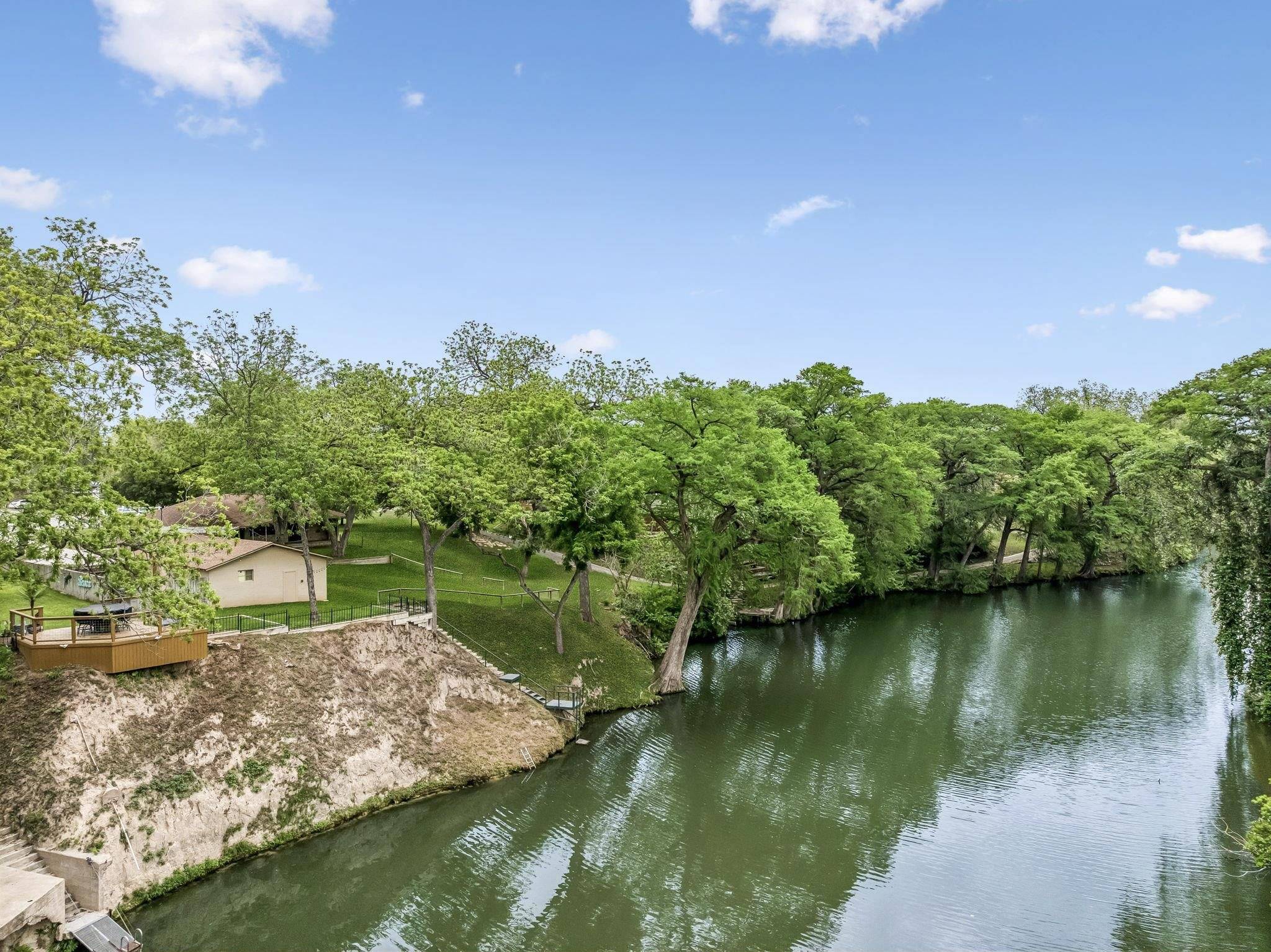 900 Boenig ST, Seguin, TX 78155