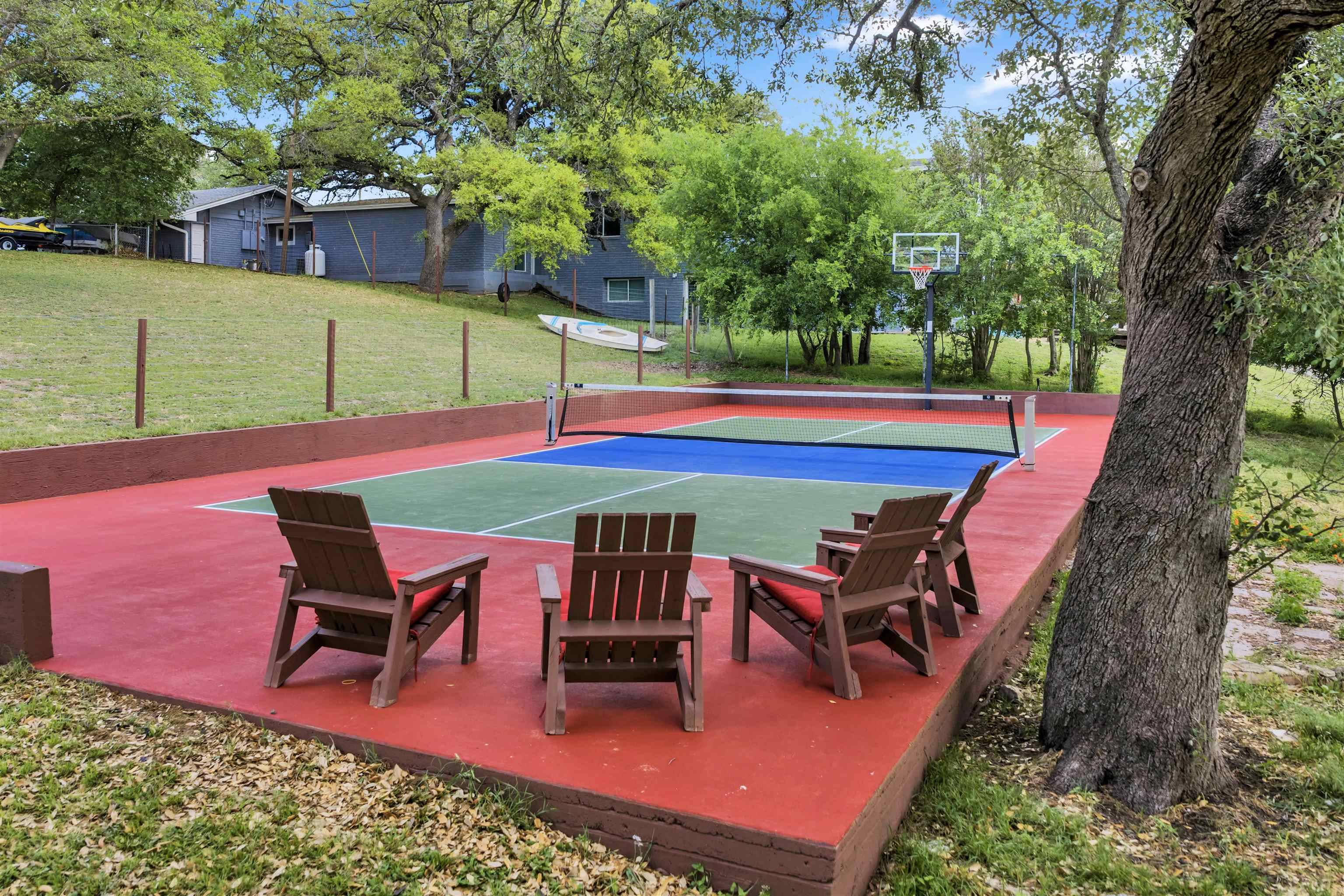 4310 River Oaks Dr, Kingsland, TX 78639