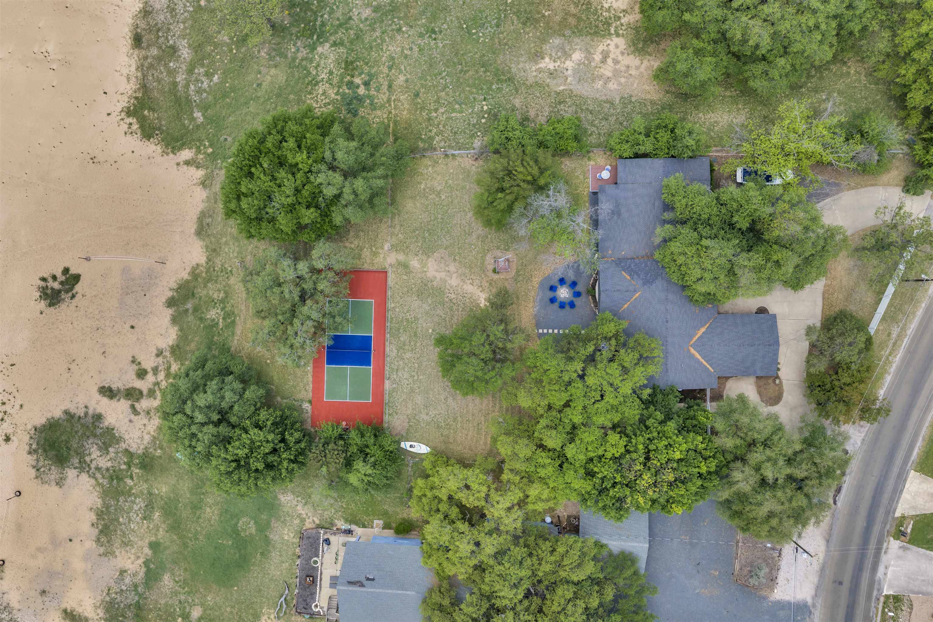 4310 River Oaks Dr, Kingsland, TX 78639