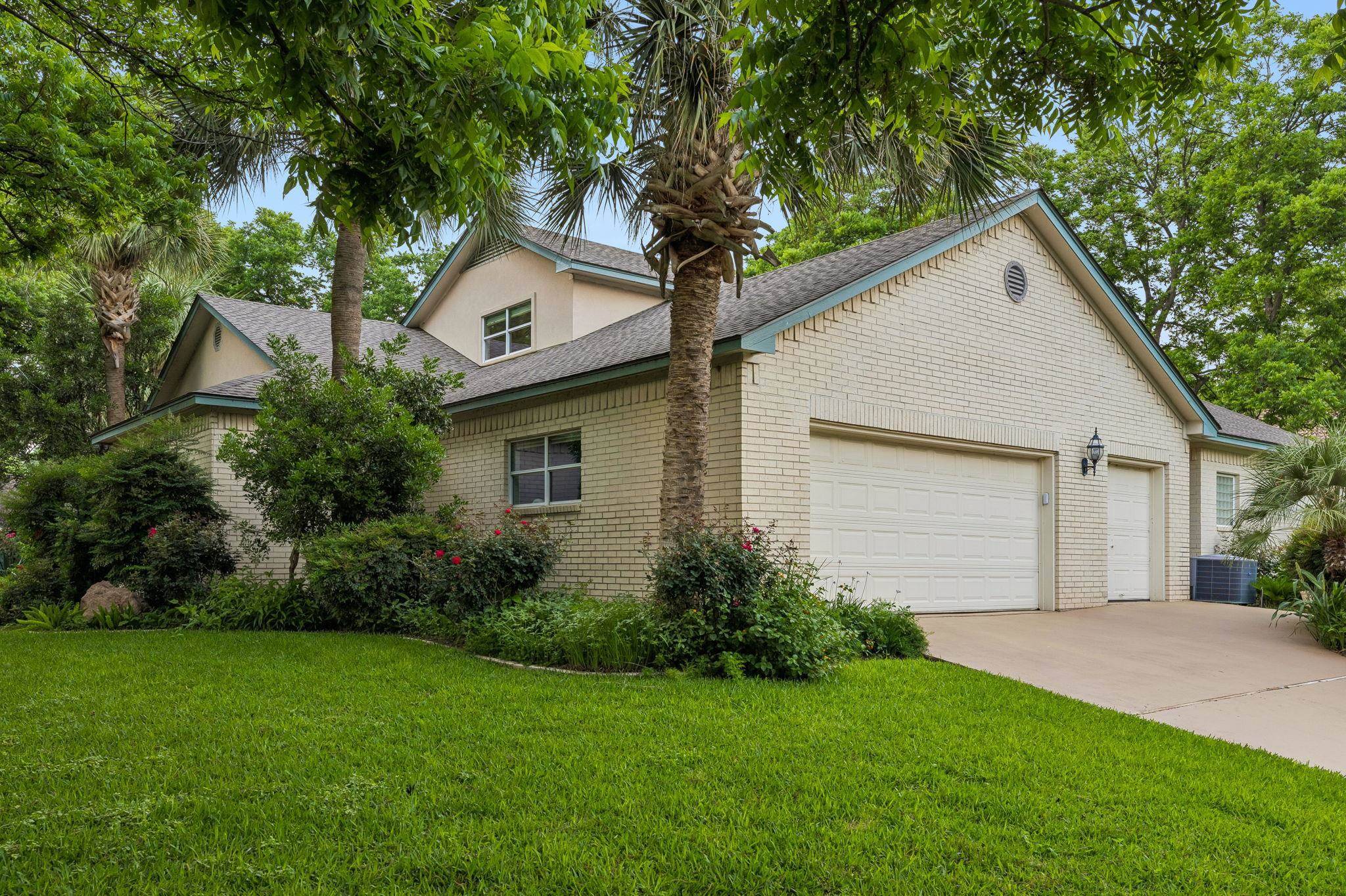 340 Columbine, Meadowlakes, TX 78654