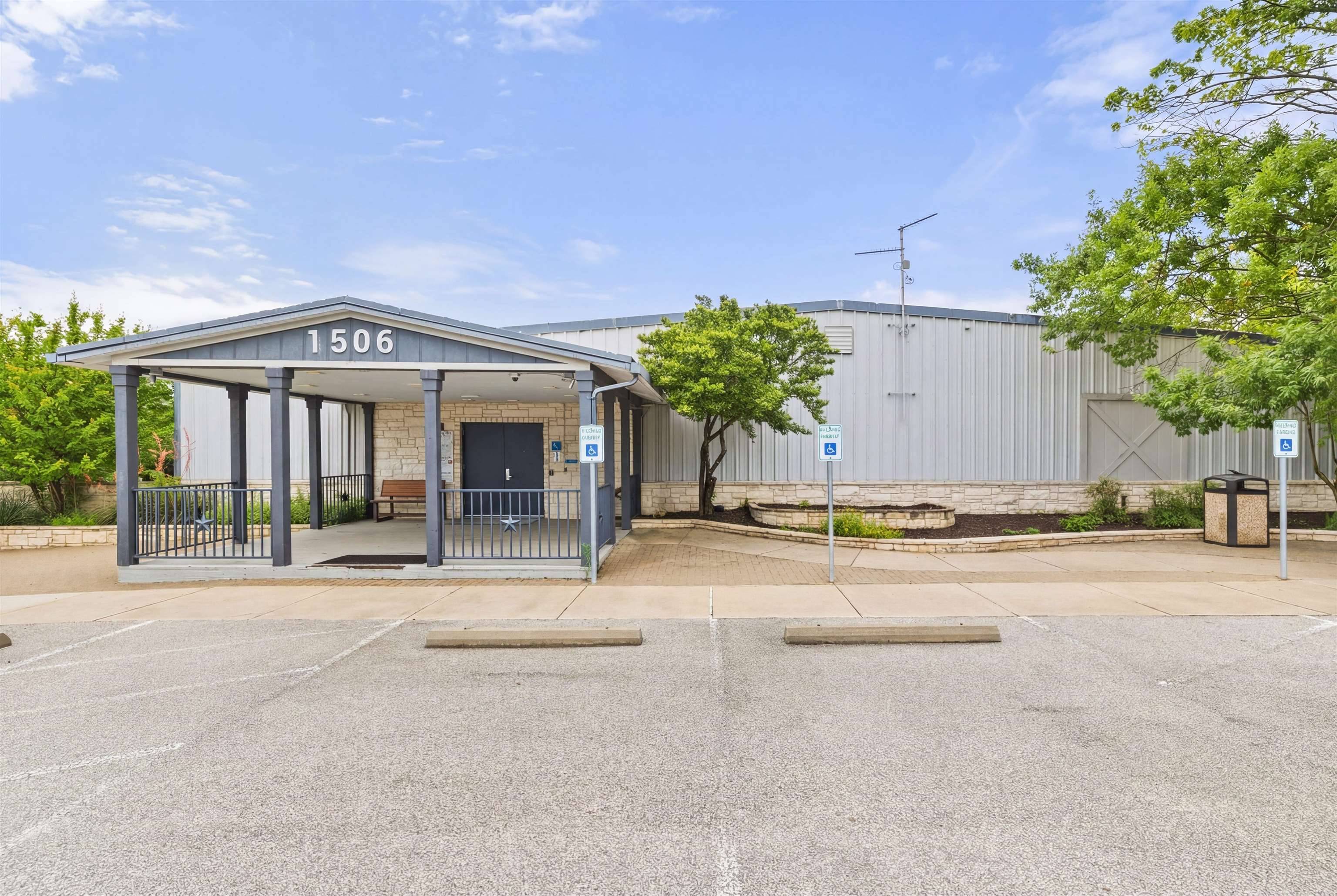 1506 N US HWY 281, Johnson City, TX 78636