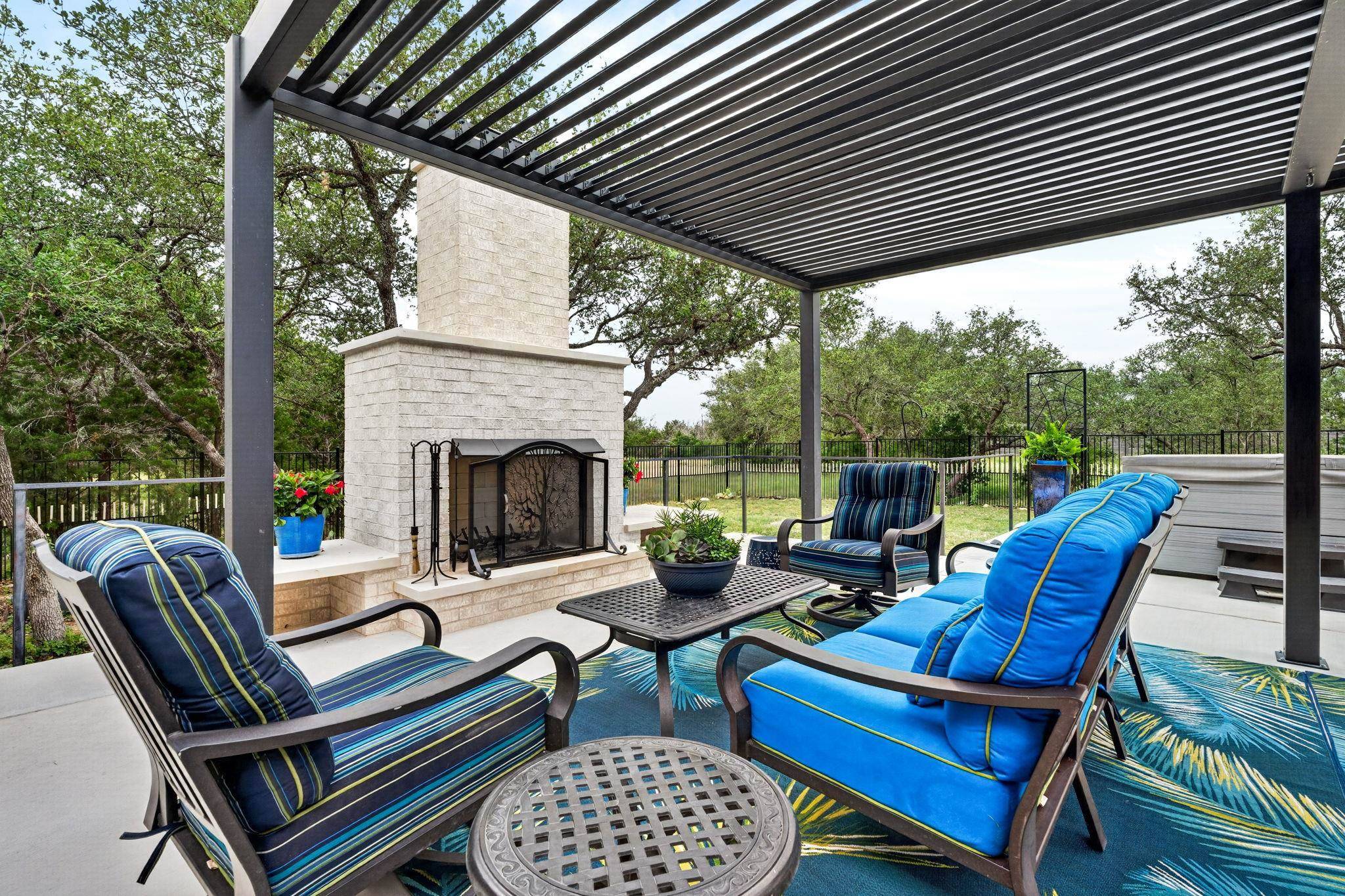 305 Spicewood Trails Dr, Spicewood, TX 78669