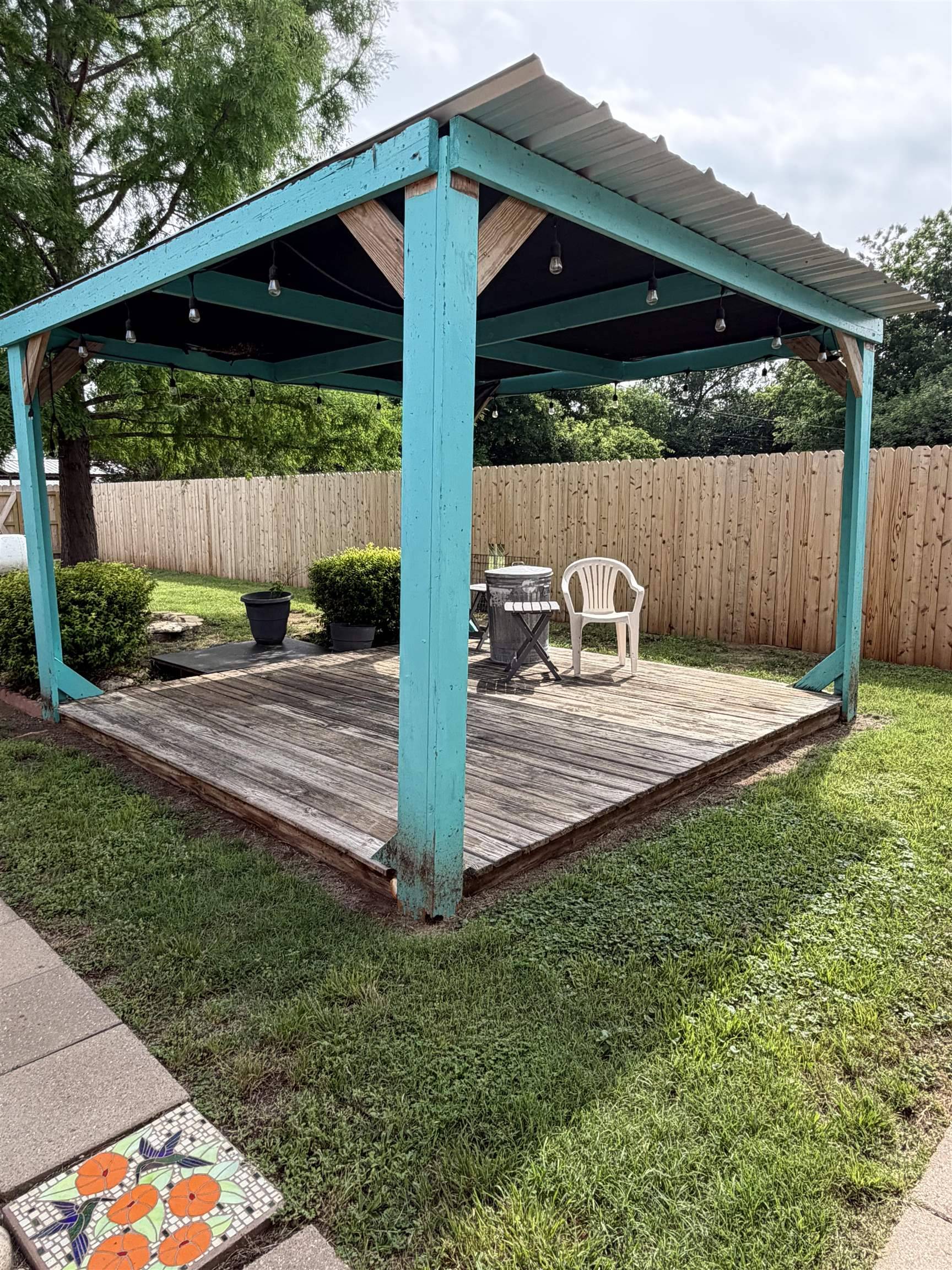 1306 E WALLACE ST., Llano, TX 78643