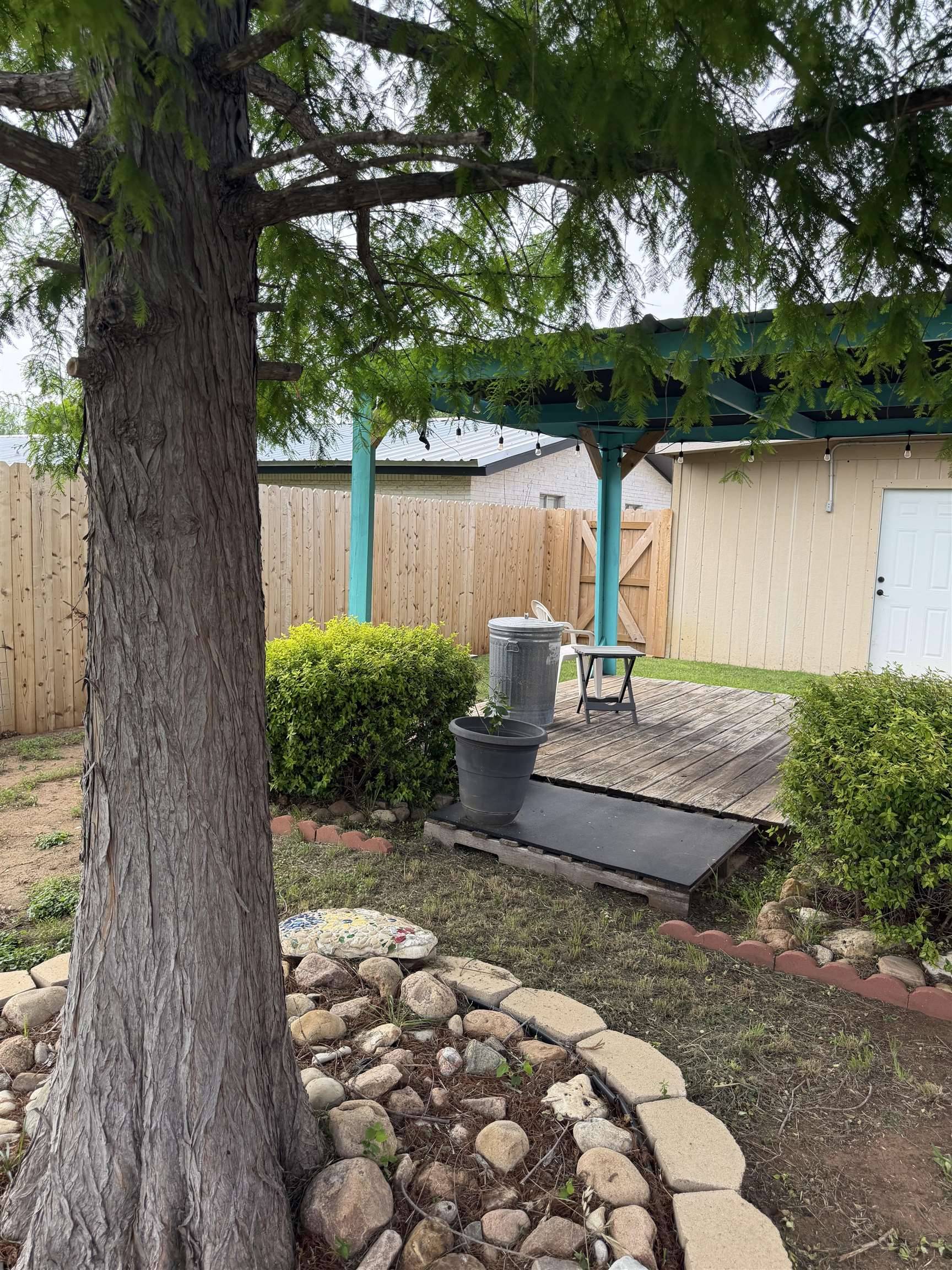 1306 E WALLACE ST., Llano, TX 78643