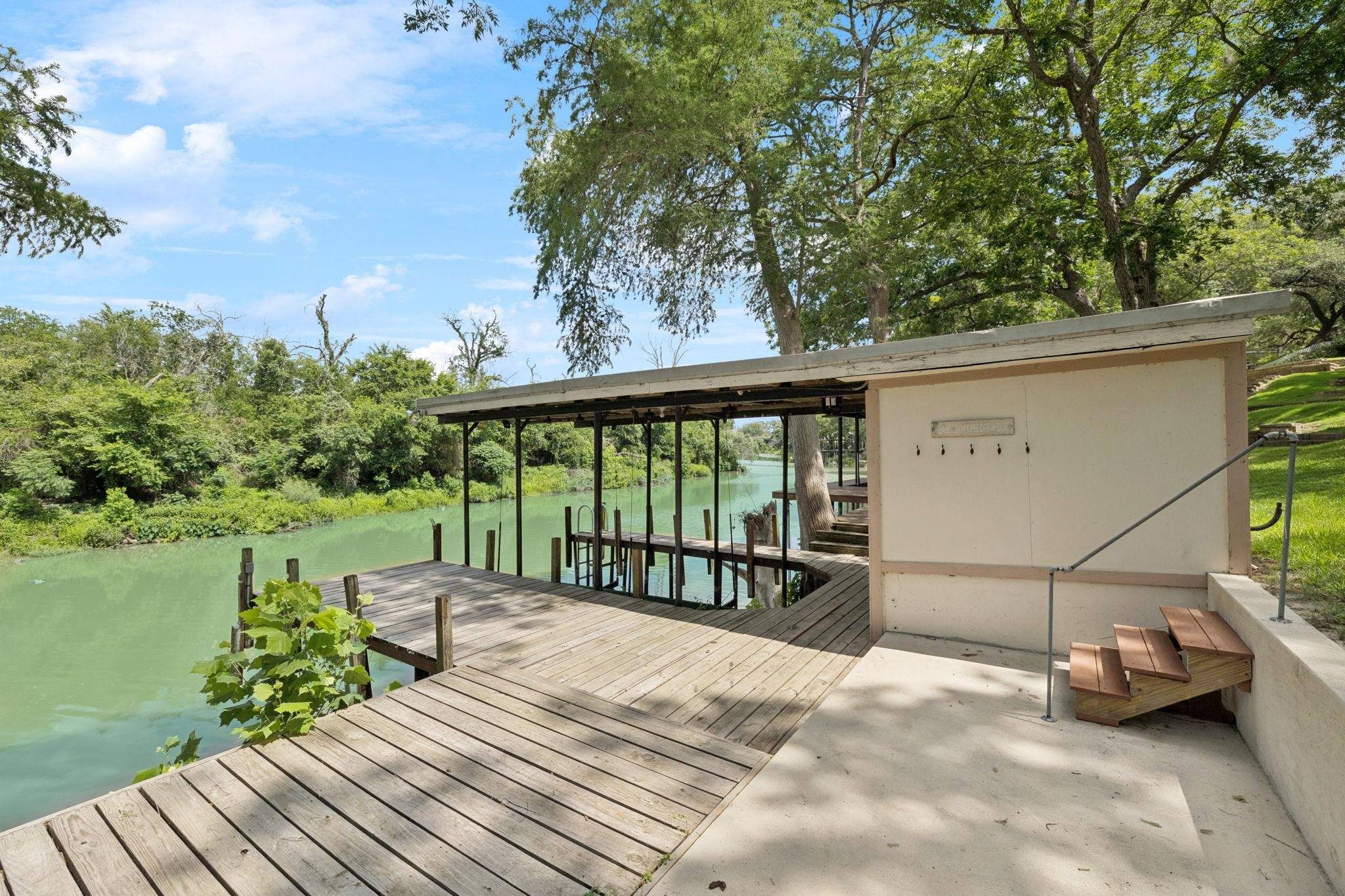 180 Wampum WAY, Seguin, TX 78155