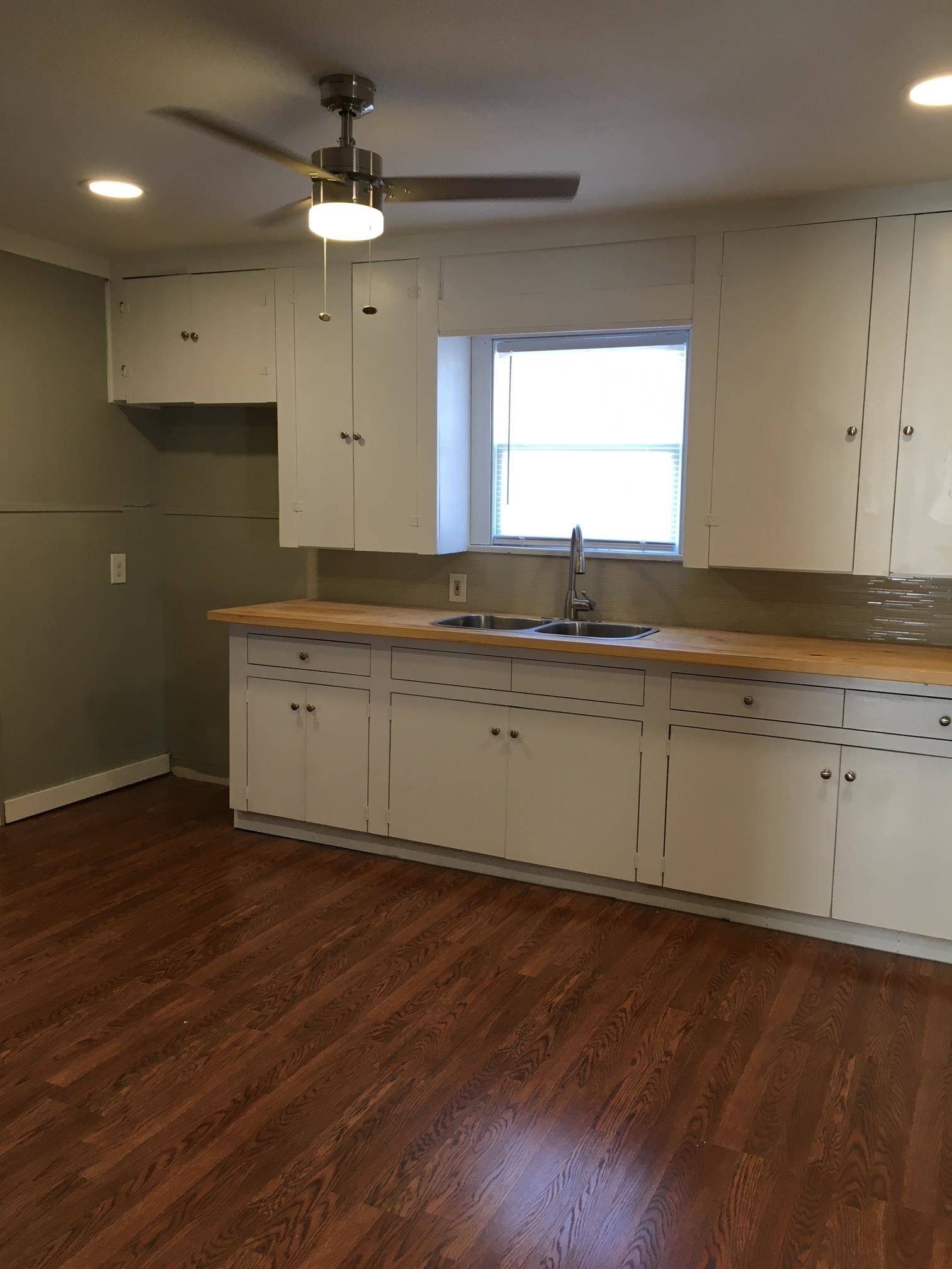 3851 Hermosa Dr, Kingsland, TX 78639
