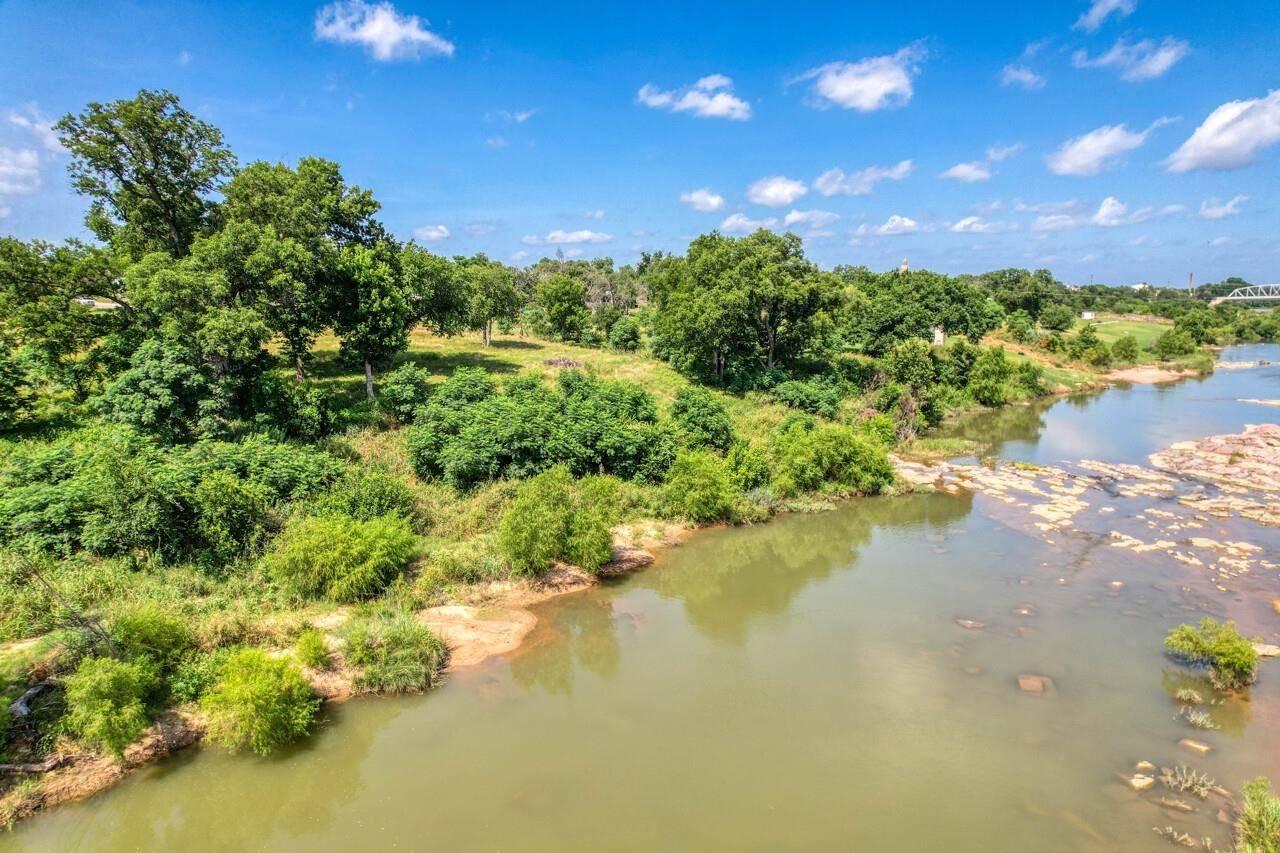 609 E Main ST, Llano, TX 78643