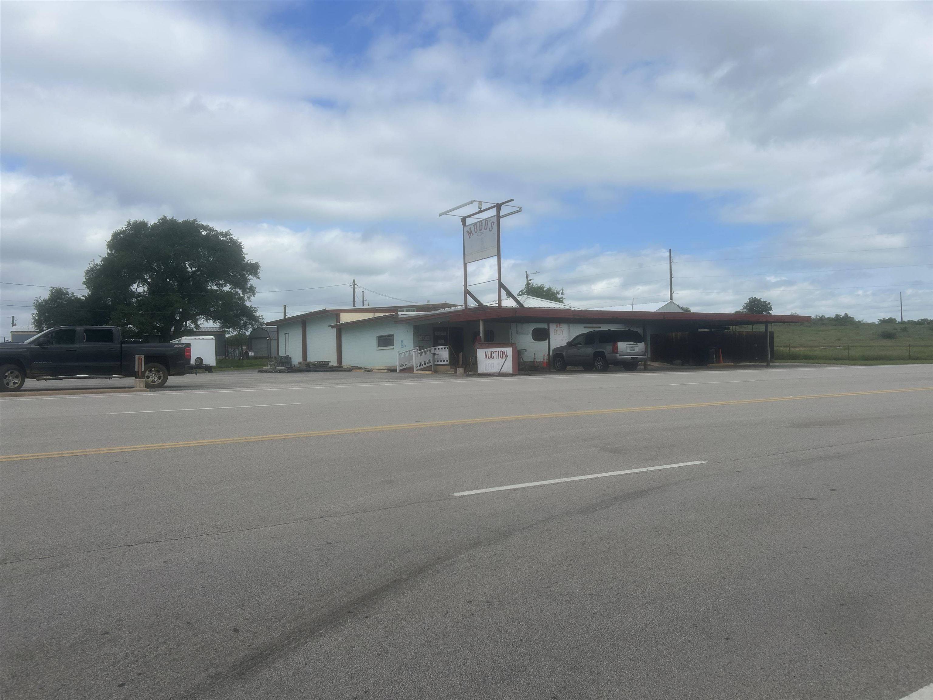 1301 Bessemer AVE, Llano, TX 78643