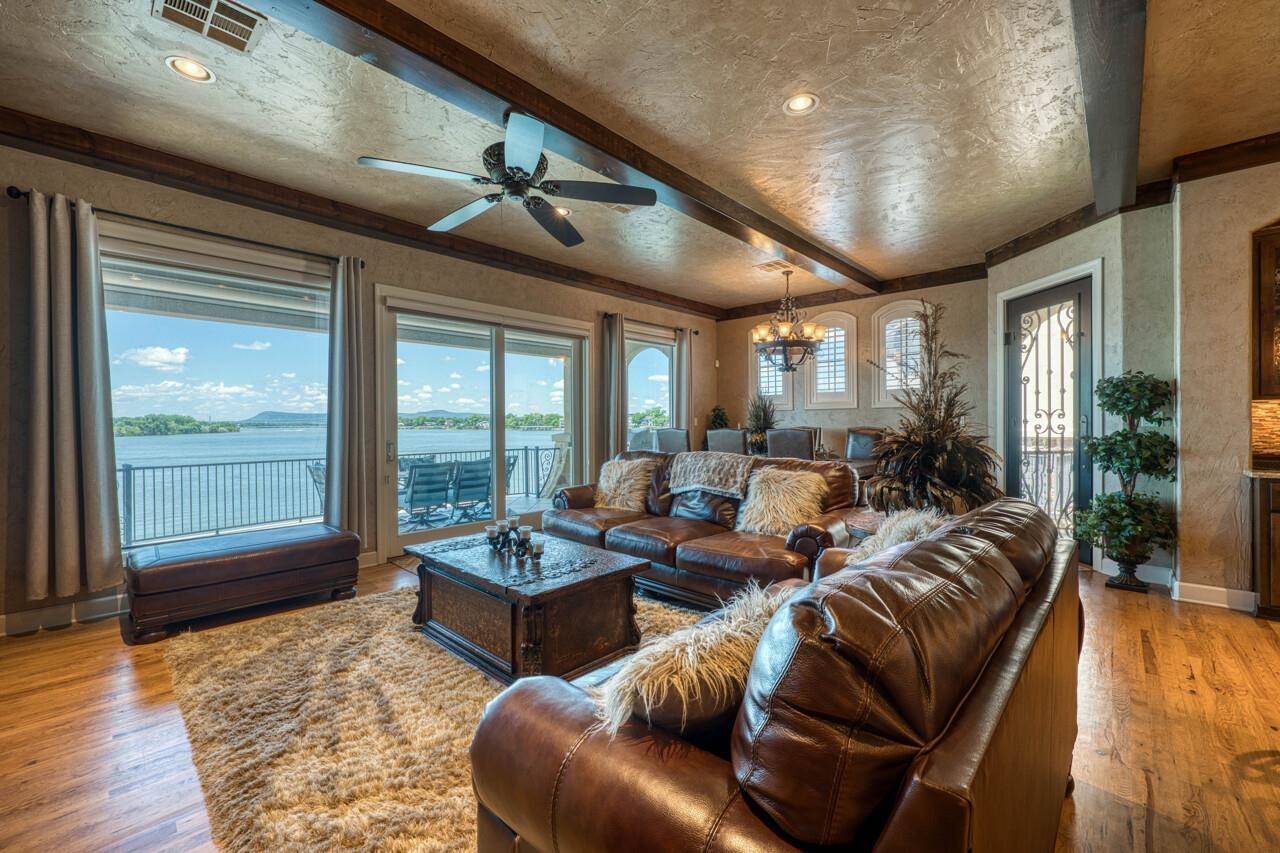 100 Chandler WAY, Kingsland, TX 78639