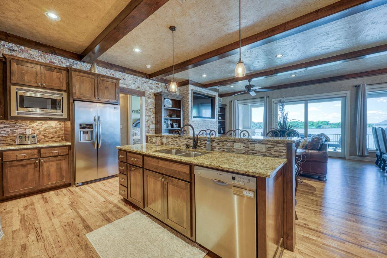 100 Chandler WAY, Kingsland, TX 78639