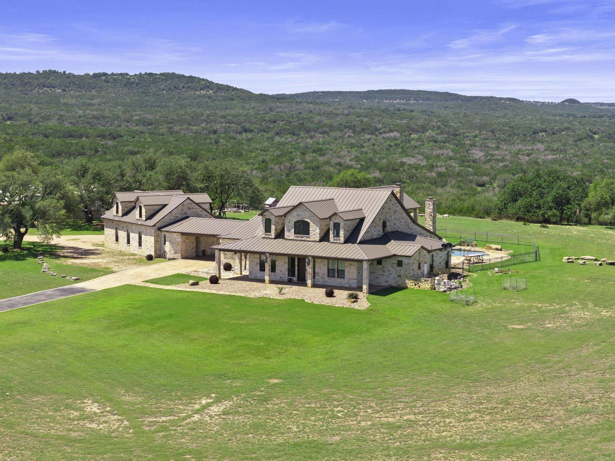 297 Kylie Rae CT, Round Mountain, TX 78636