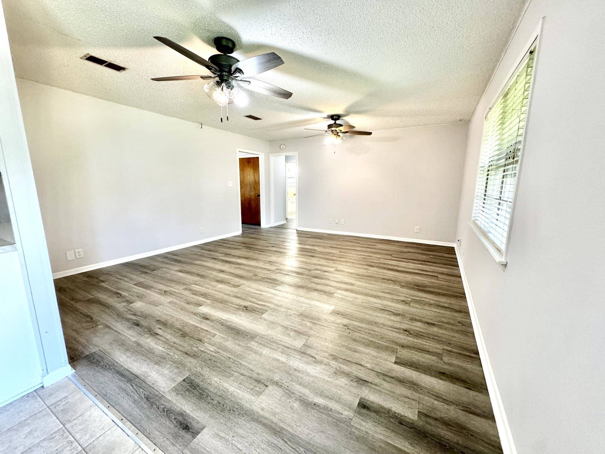 102 E Wallace ST, Llano, TX 78643